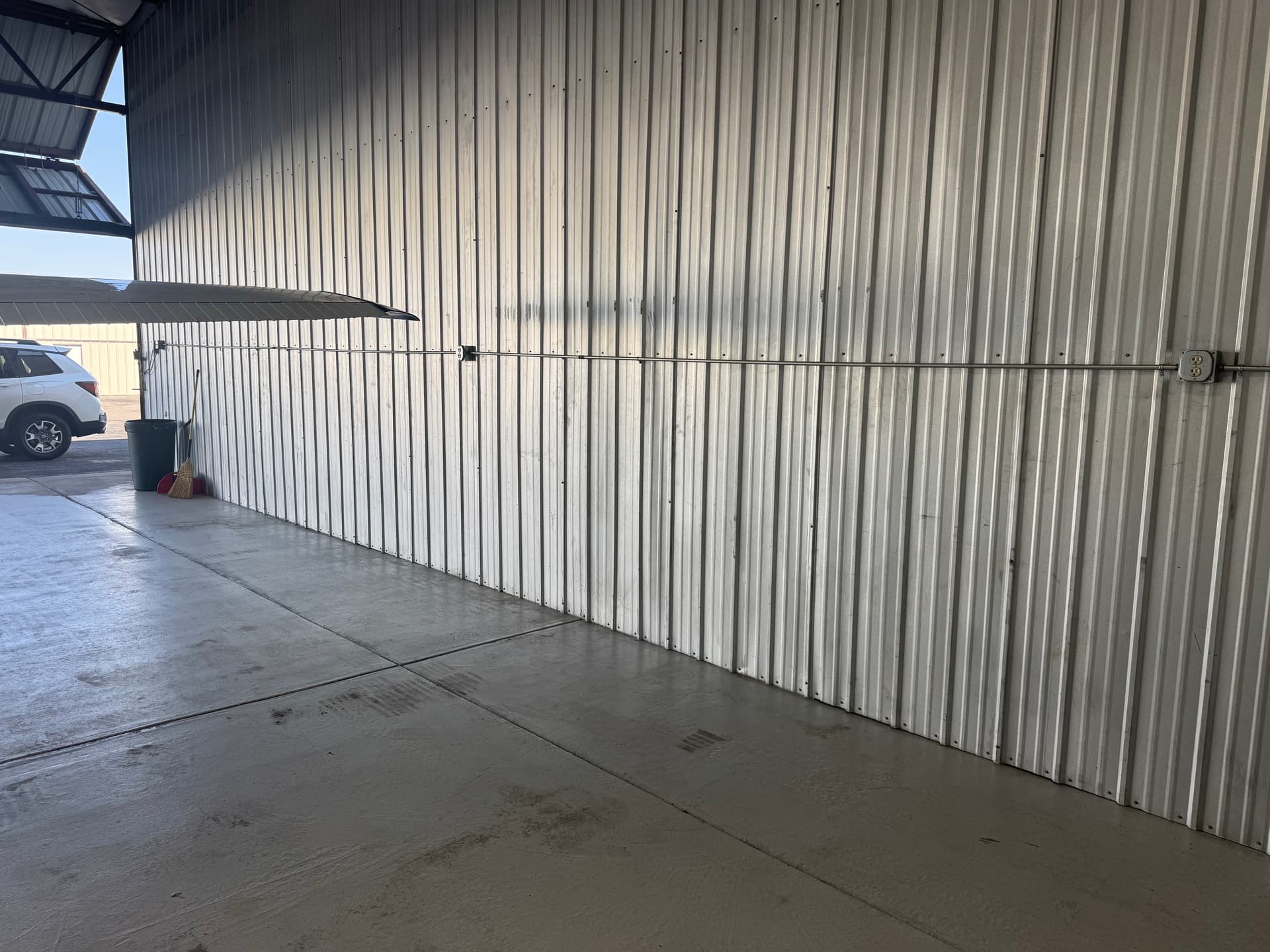 hangar popup image 4