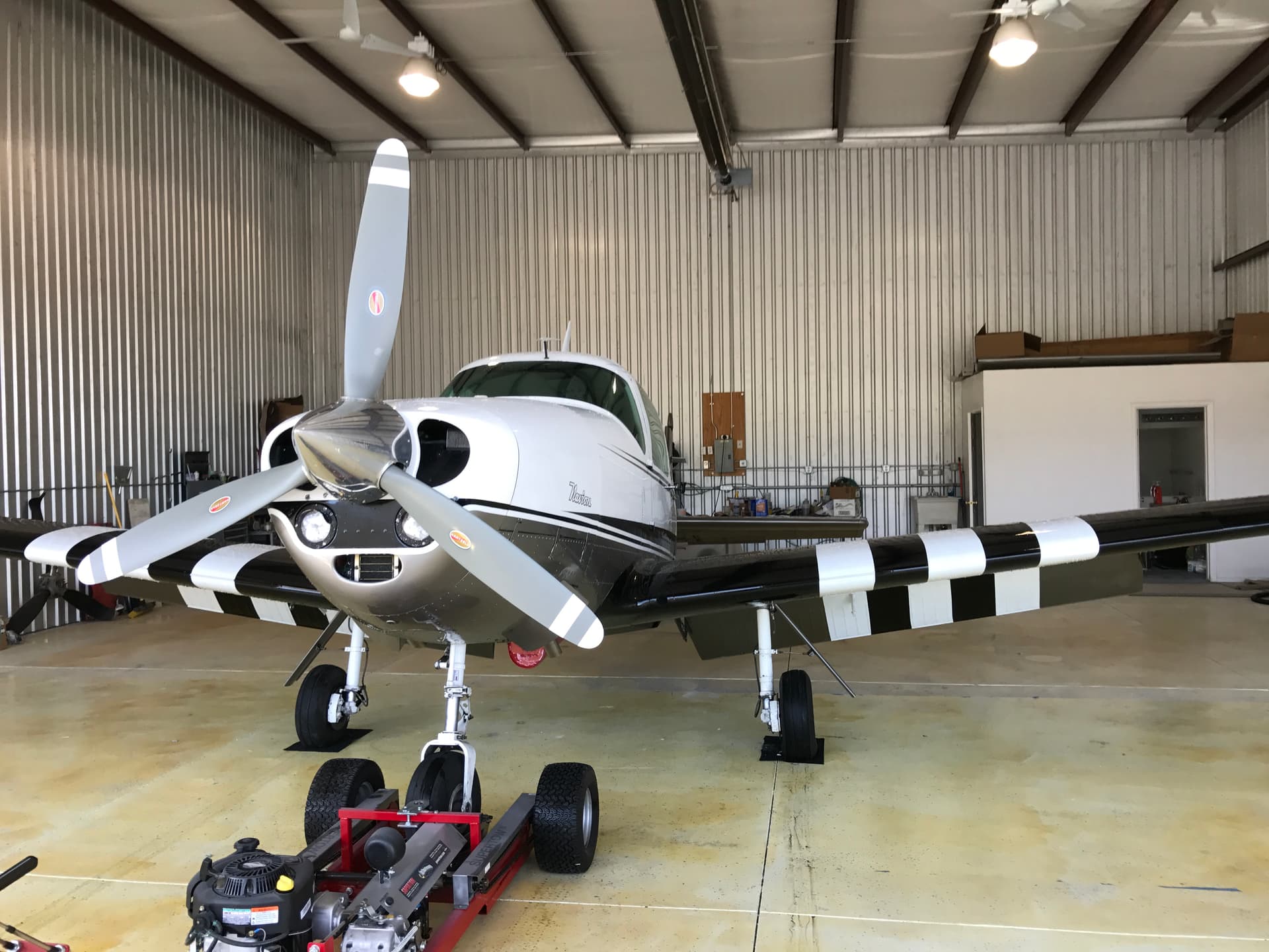 hangar popup image 6