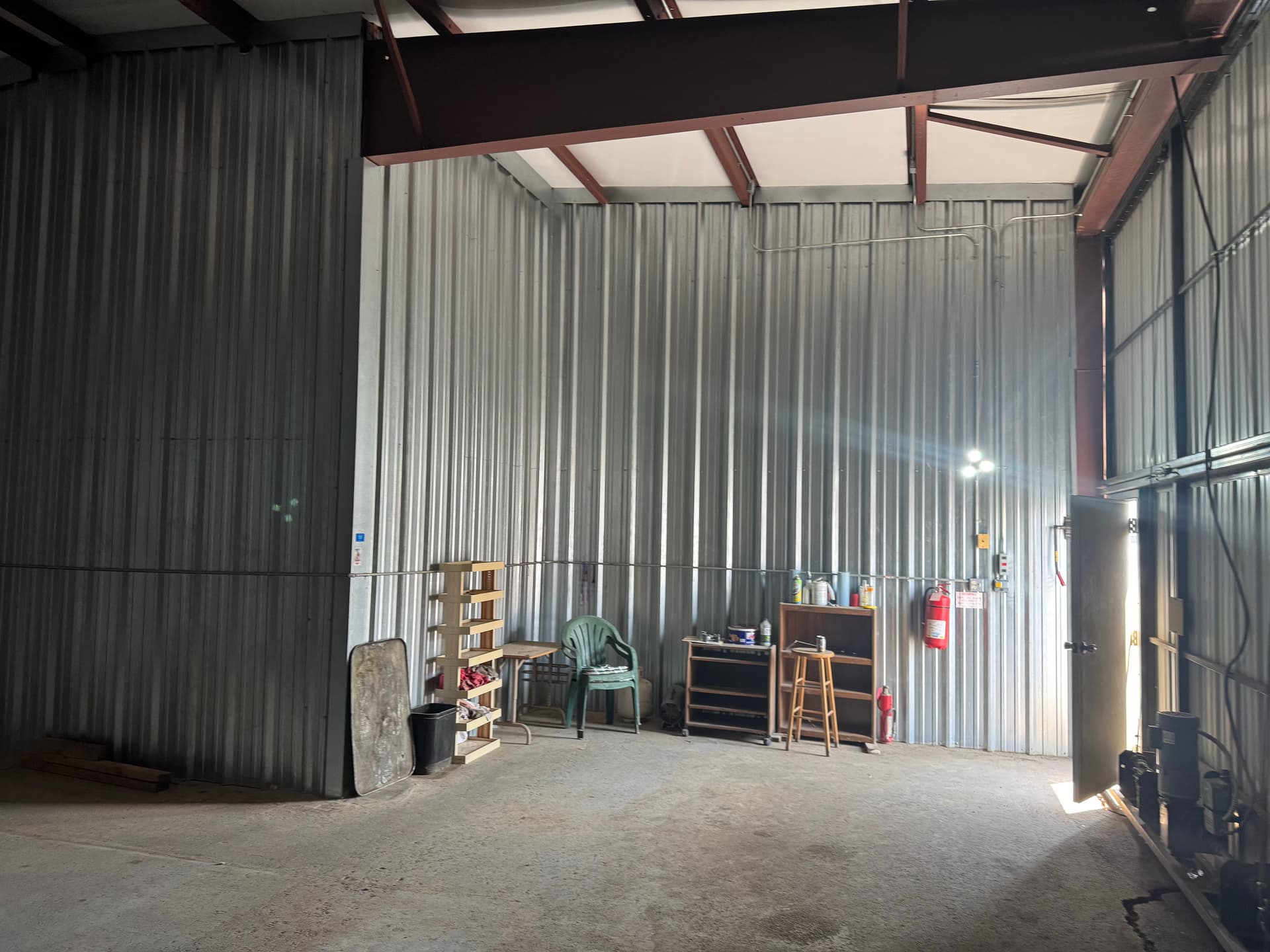 hangar popup image 7