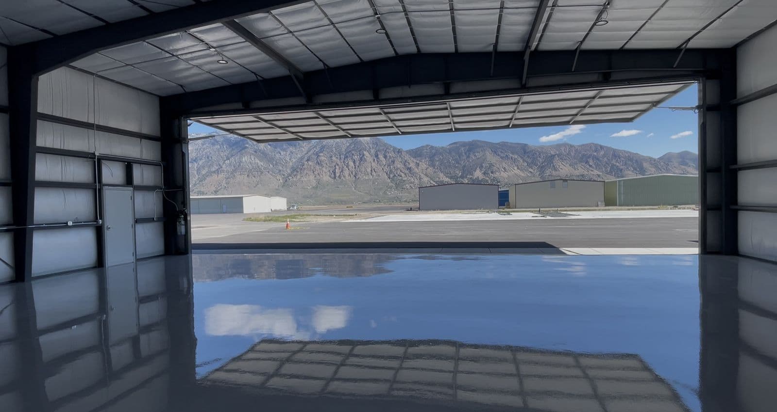 hangar popup image 2