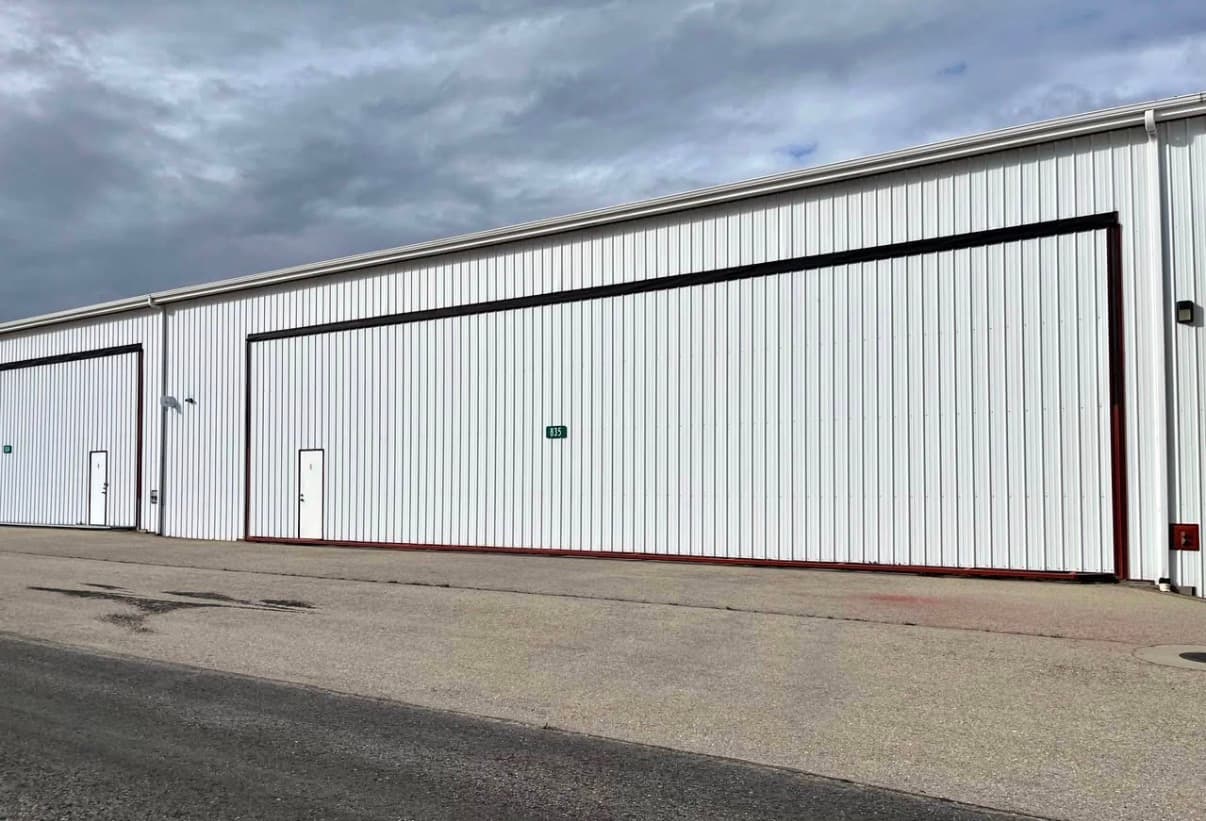 hangar popup image 3