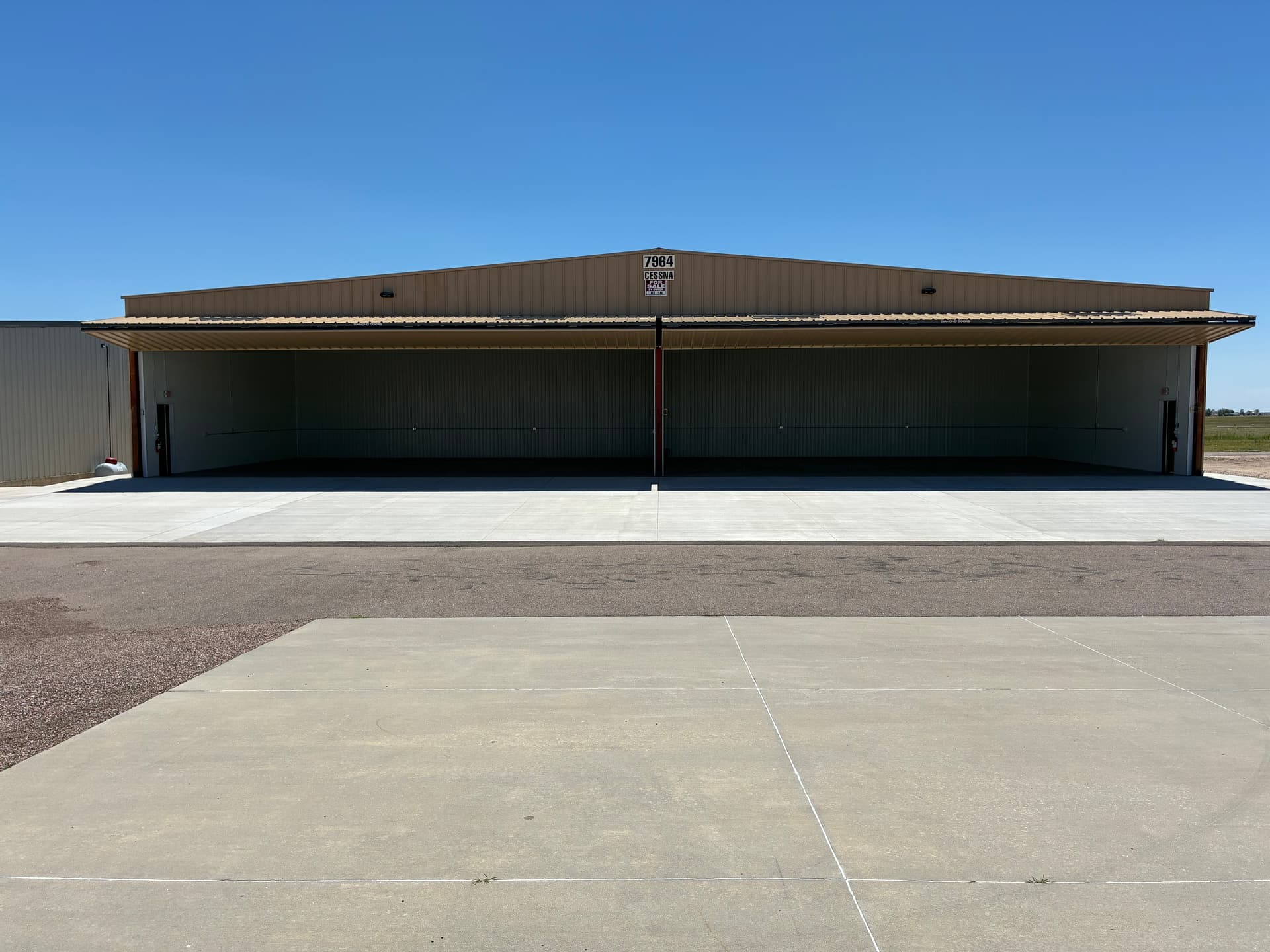 hangar popup image 1