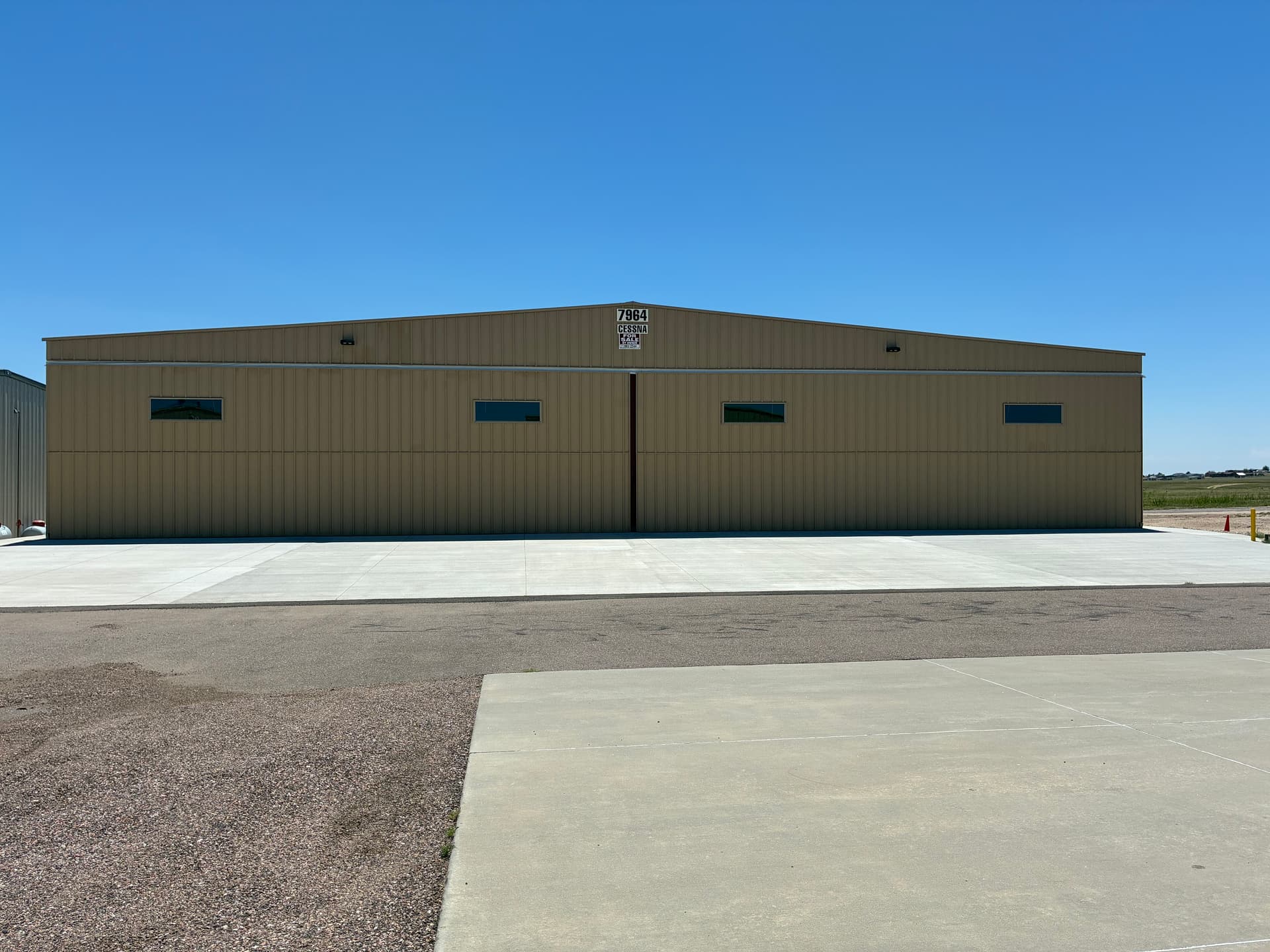 hangar popup image 2