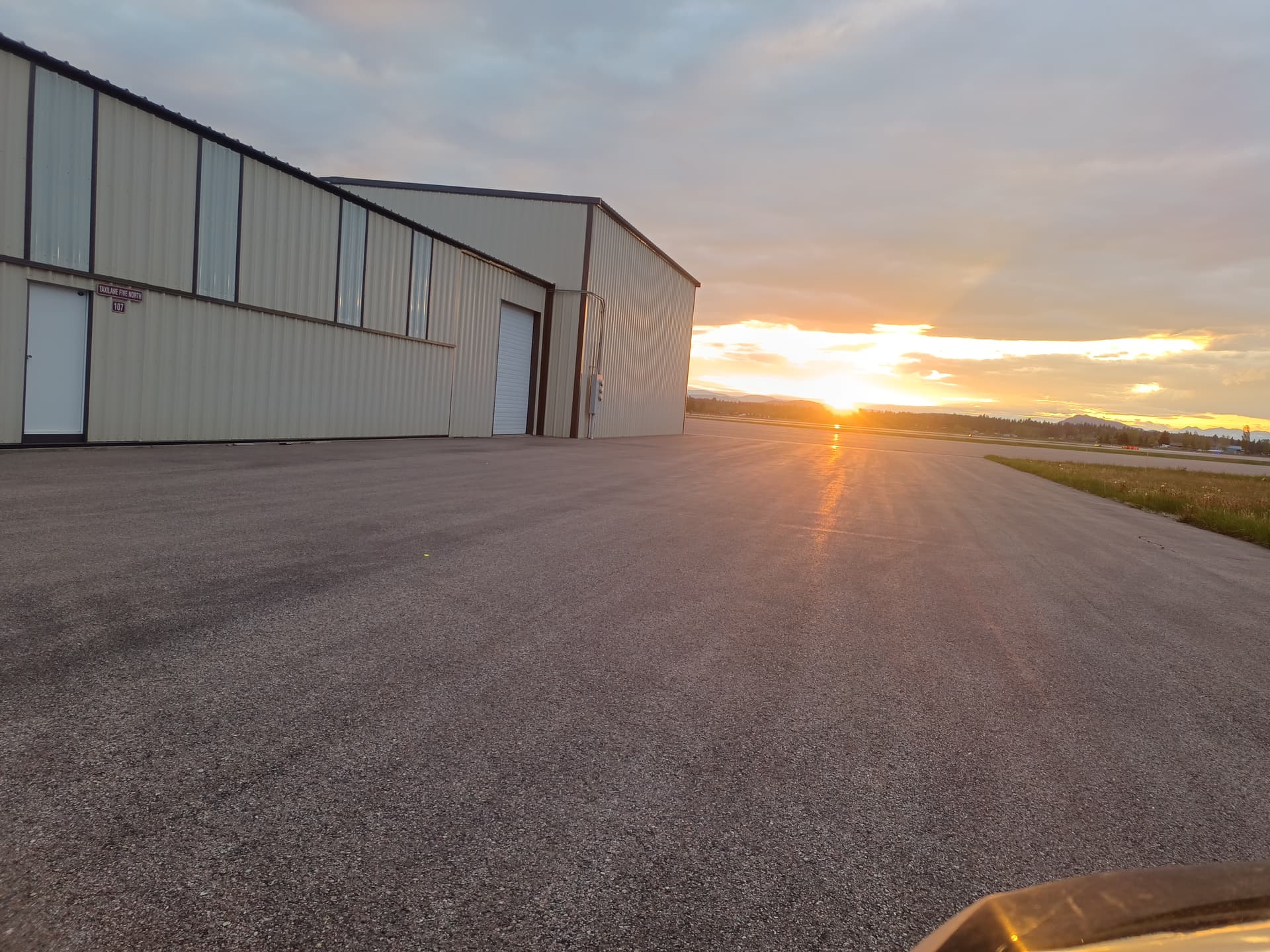 hangar popup image 2