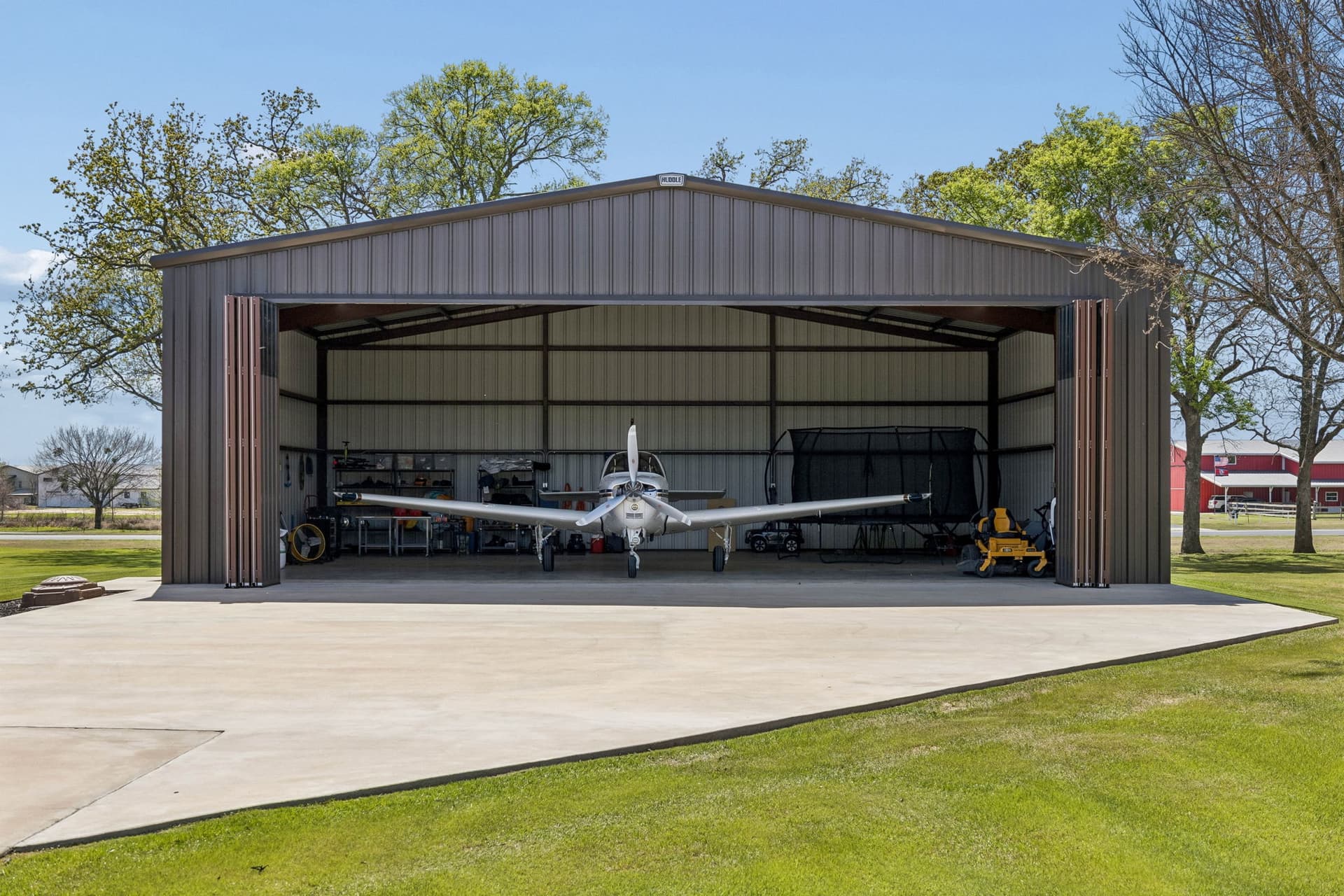hangar popup image 2