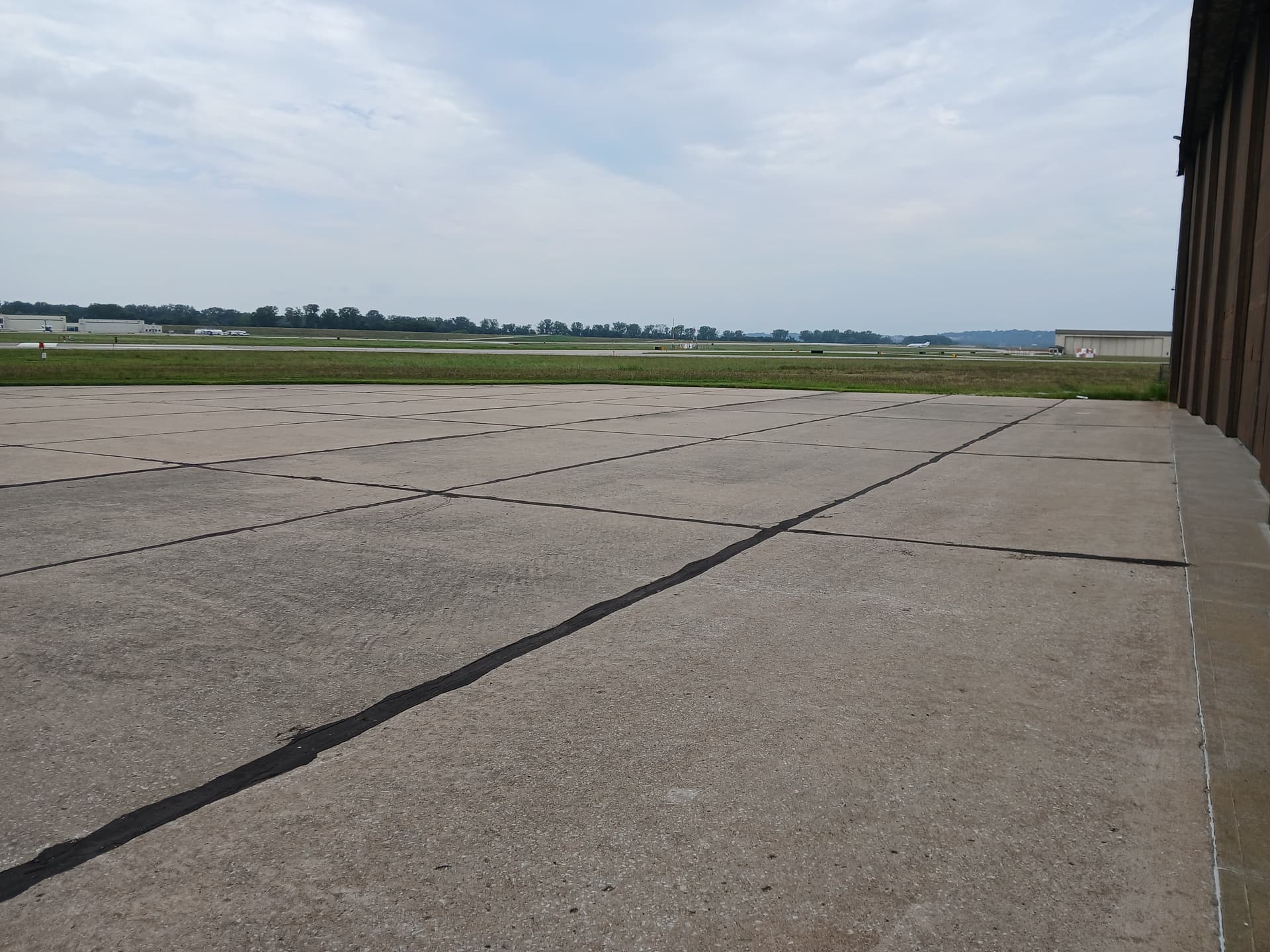 hangar popup image 5