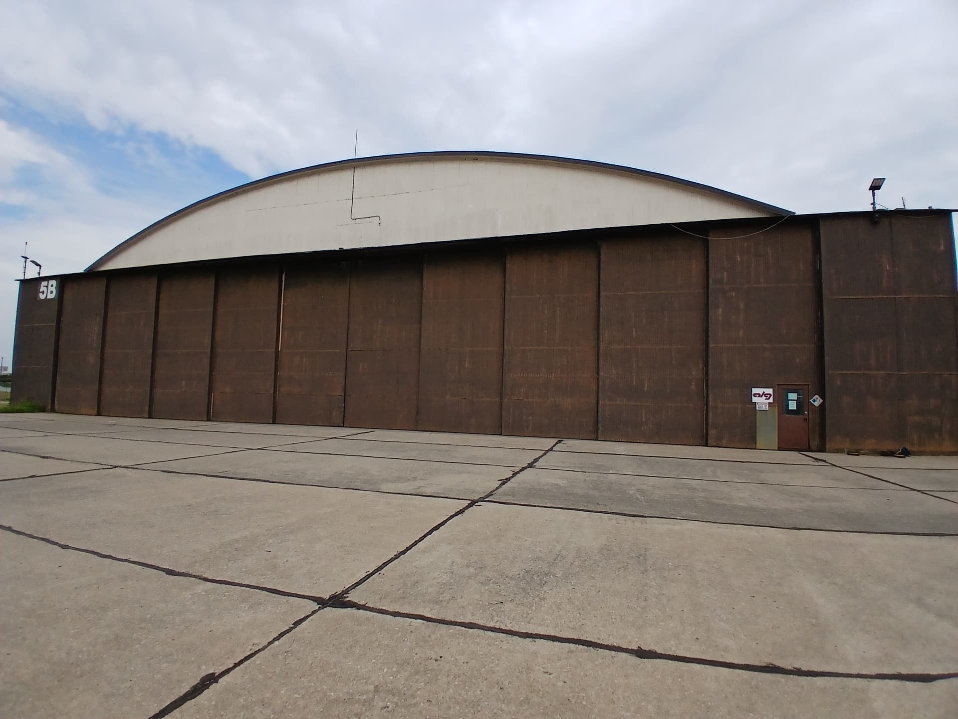hangar popup image 7