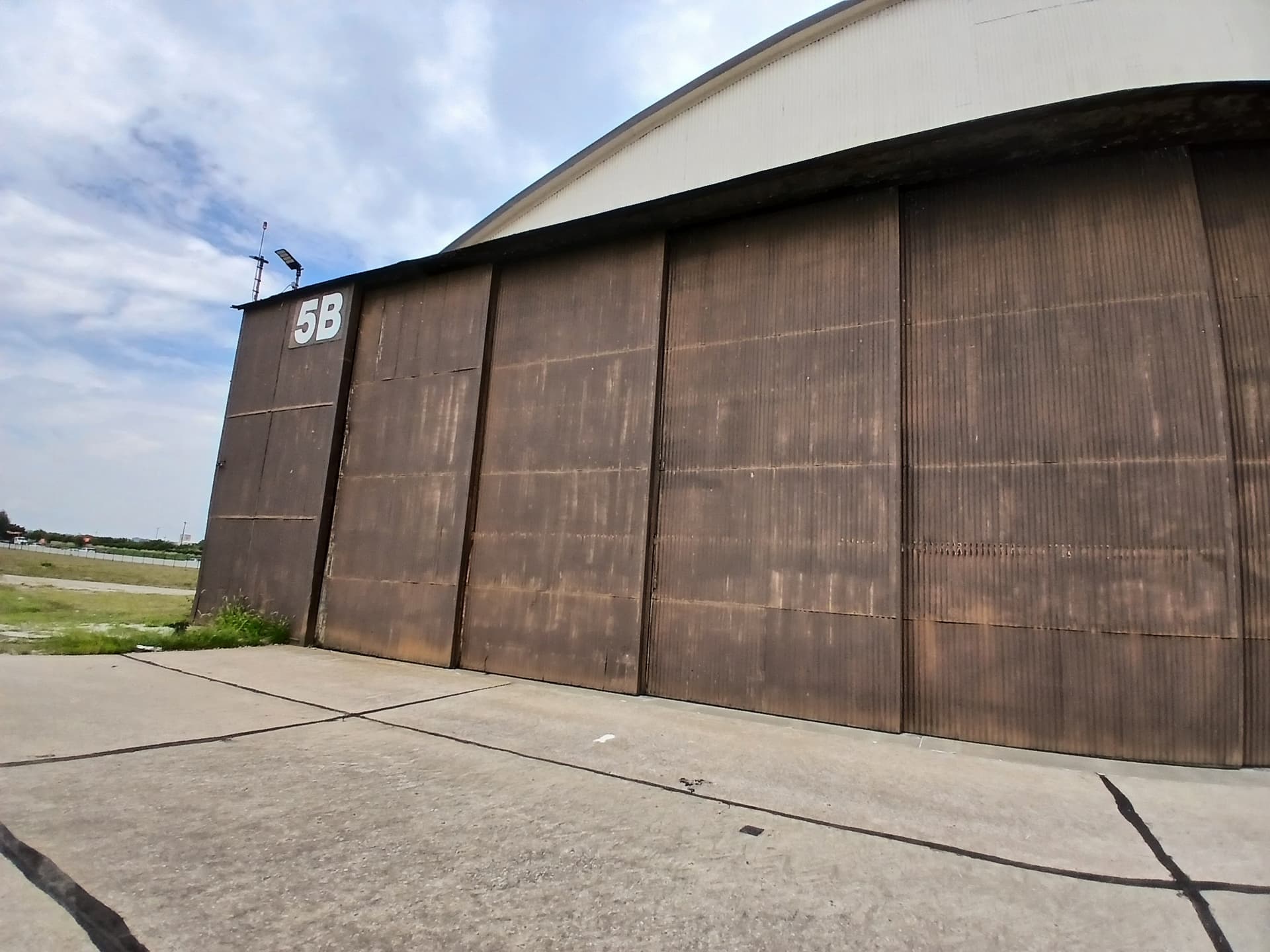 hangar popup image 8