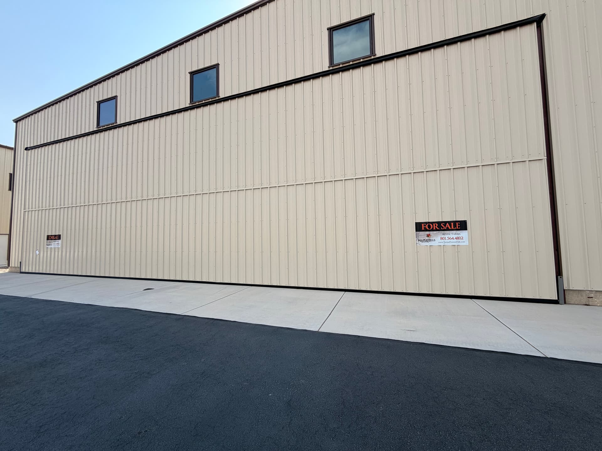 hangar popup image 4