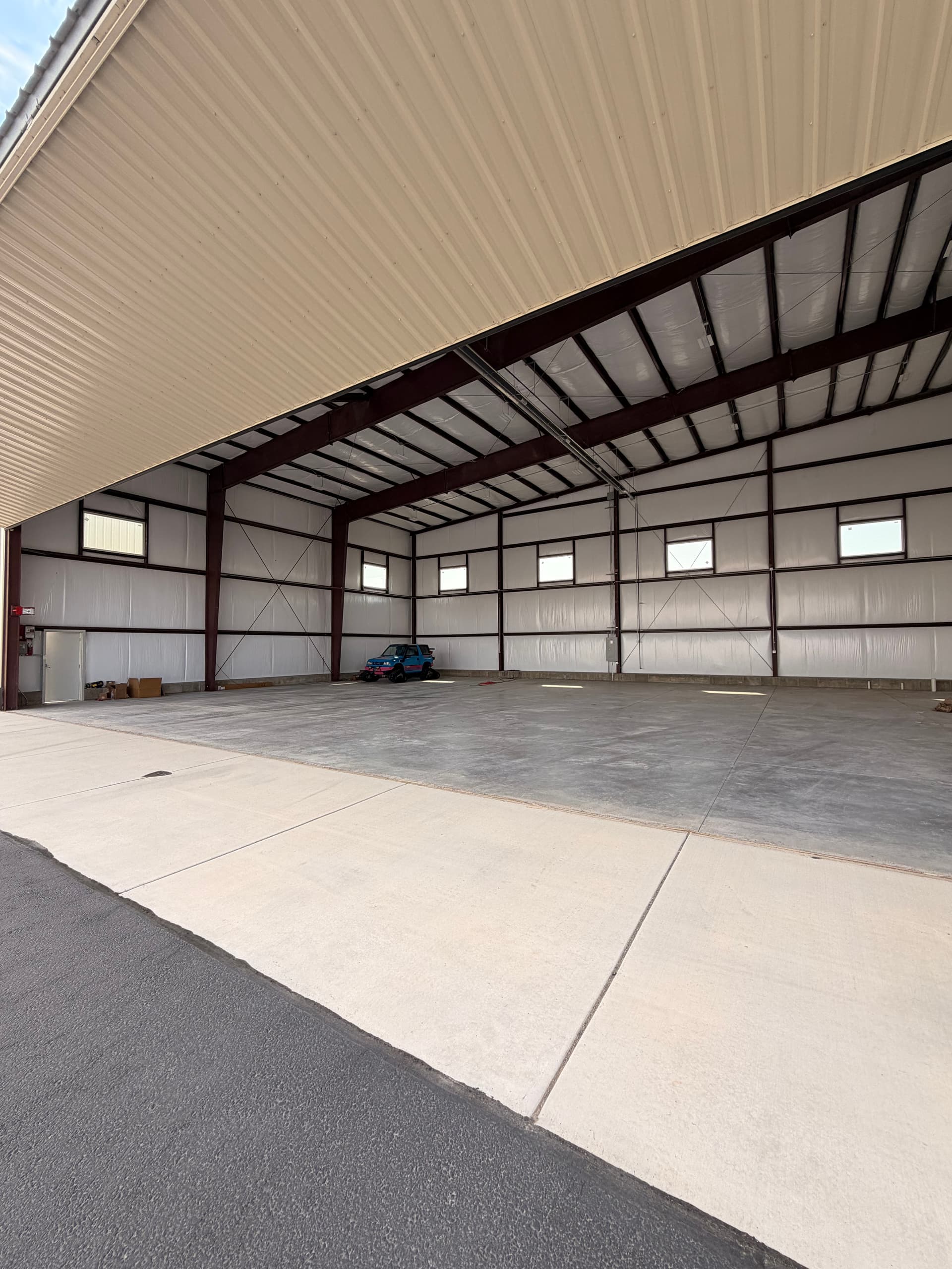 hangar popup image 6