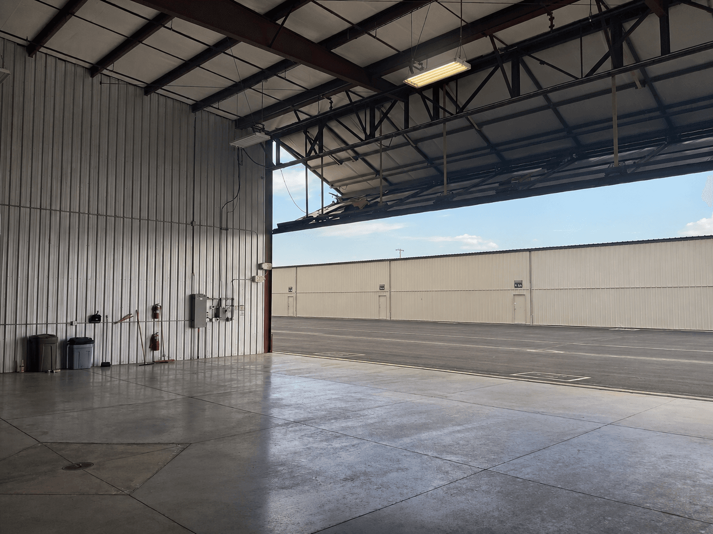 hangar popup image 4