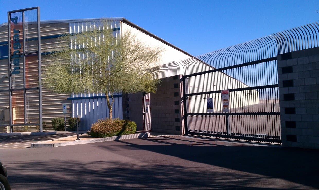 hangar popup image 6