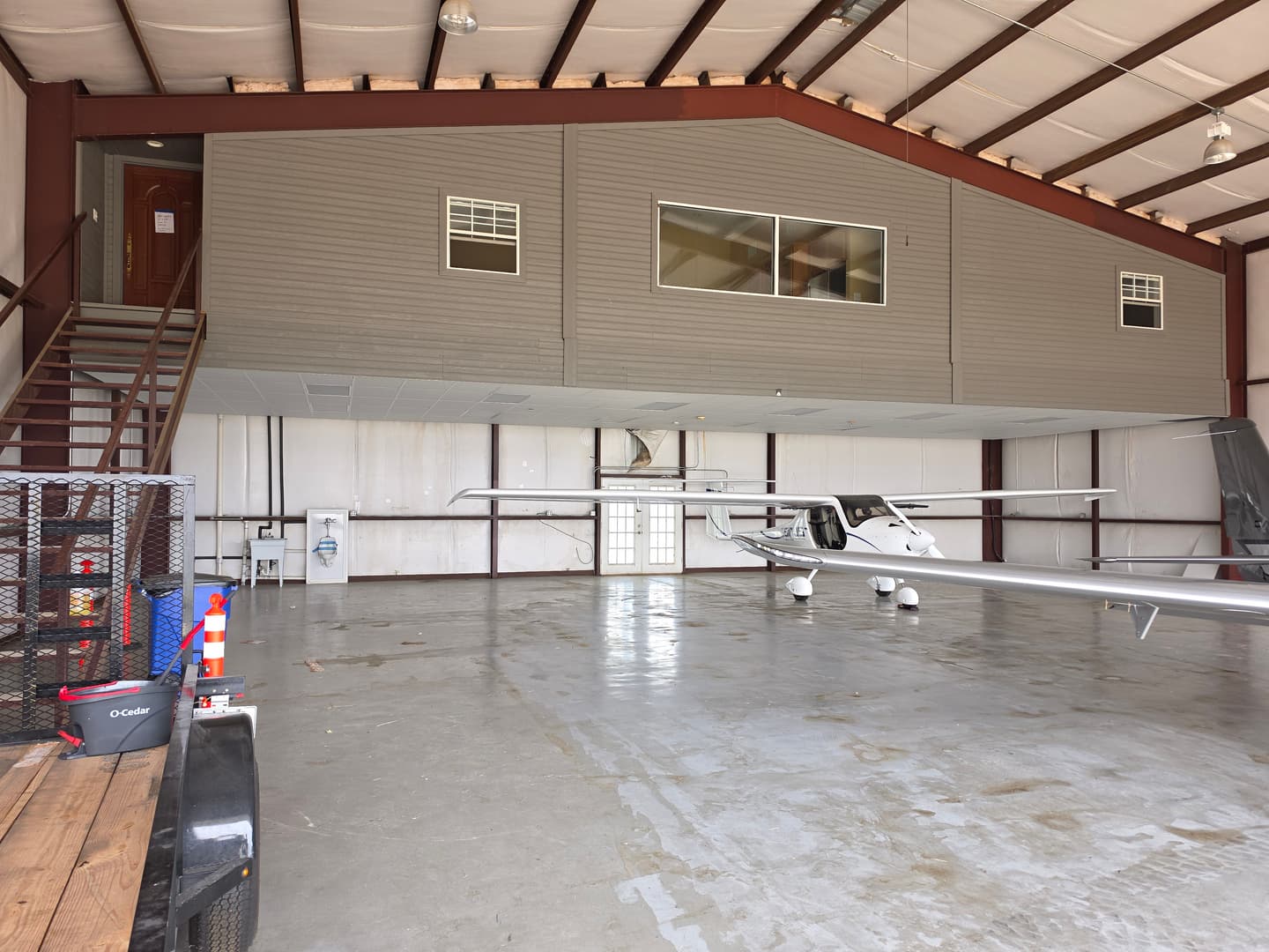 hangar popup image 2
