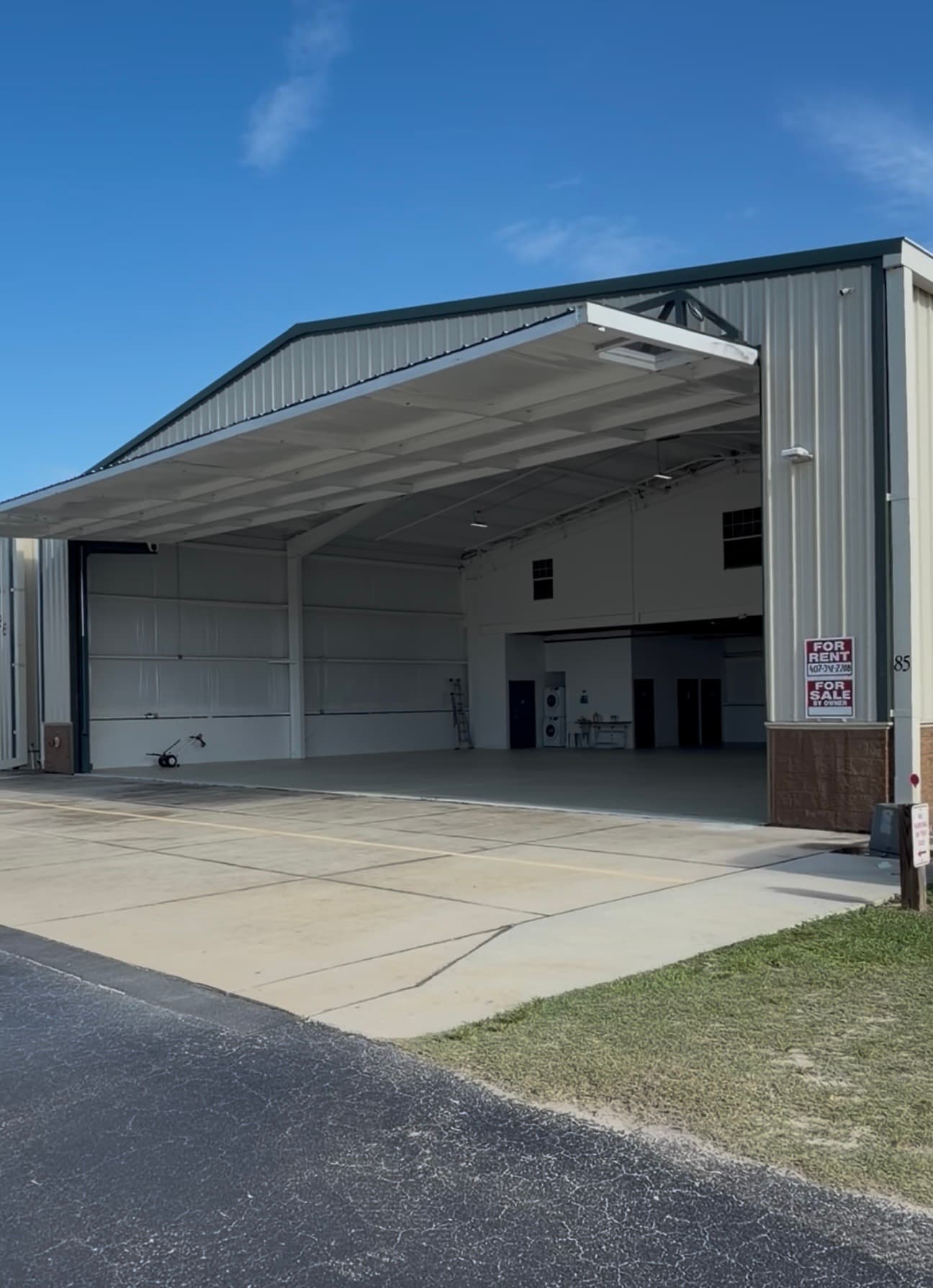 hangar popup image 1