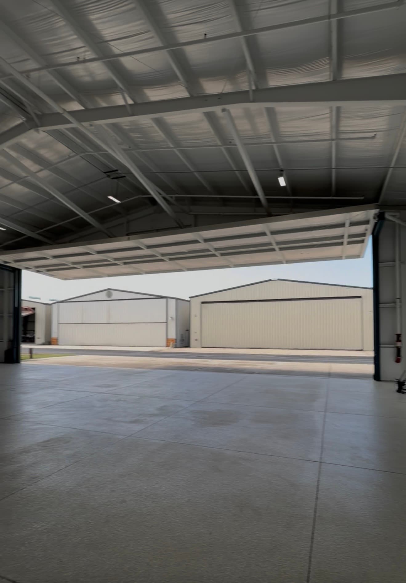 hangar popup image 3