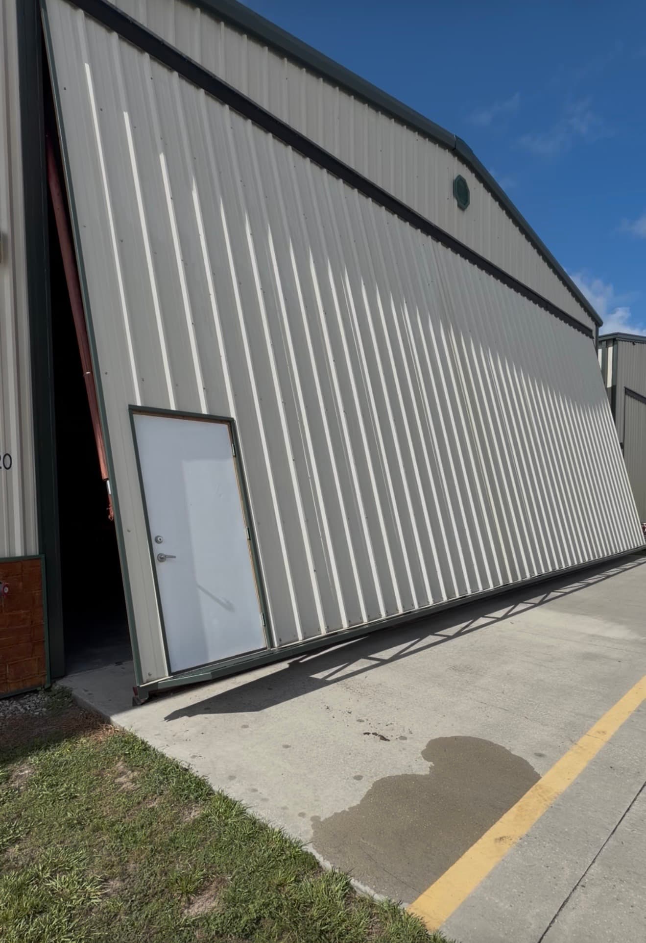 hangar popup image 1