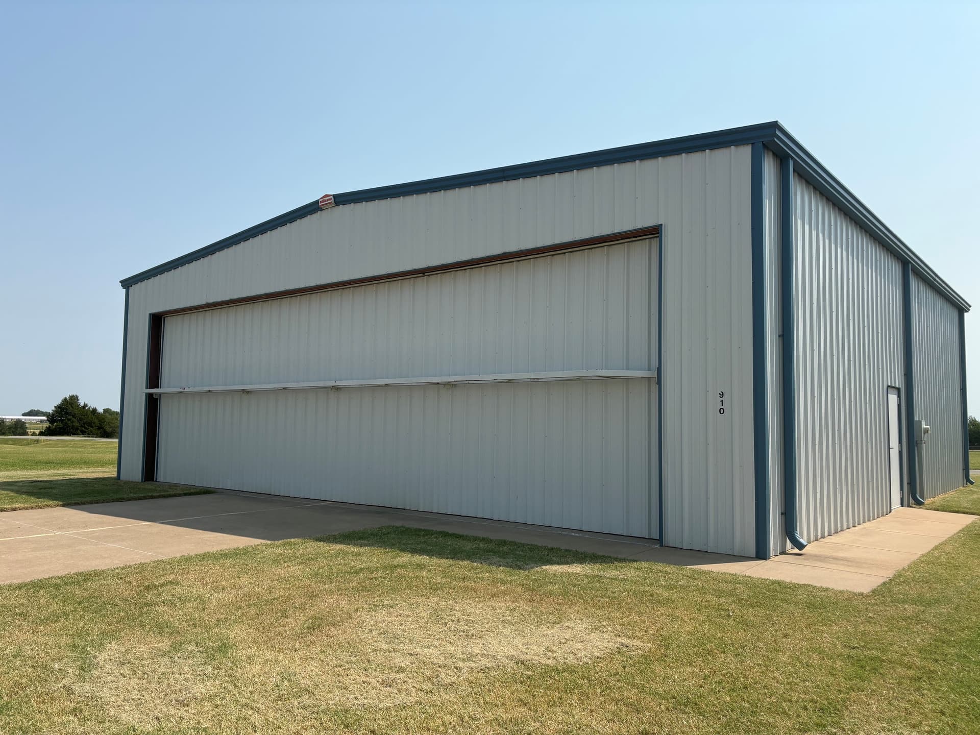 hangar popup image 6