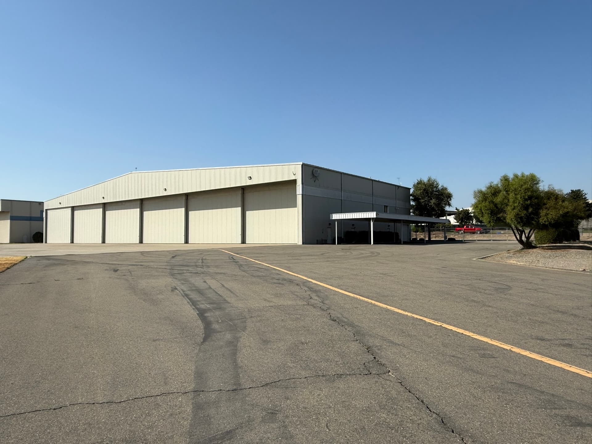 hangar popup image 1