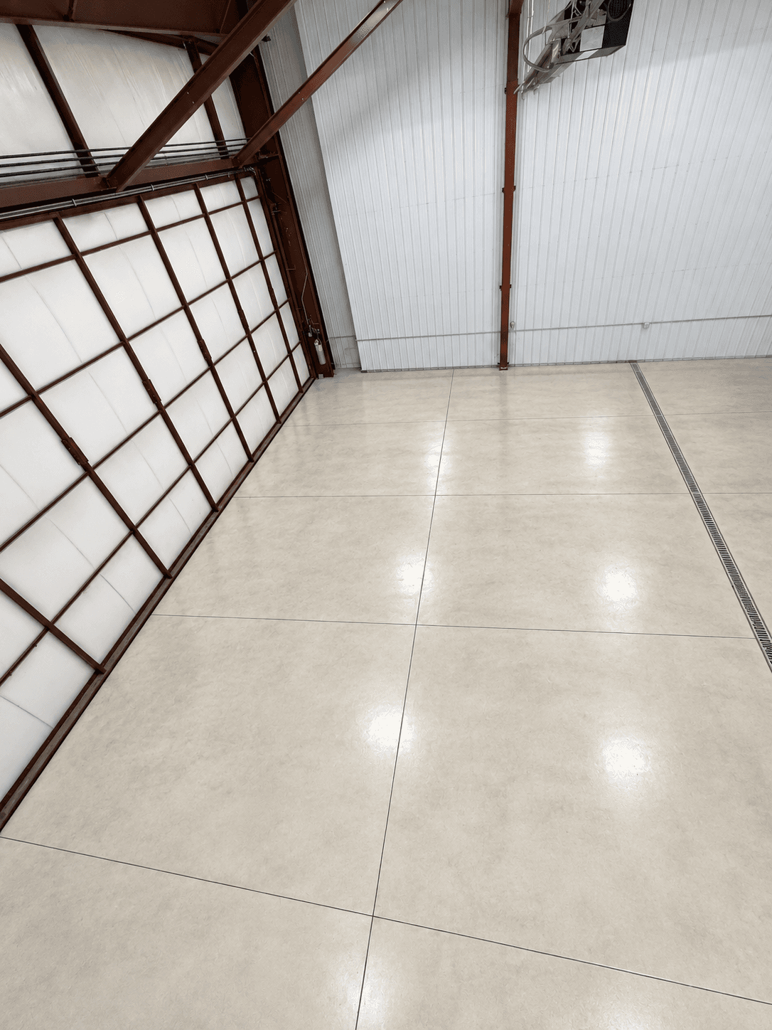 hangar popup image 1