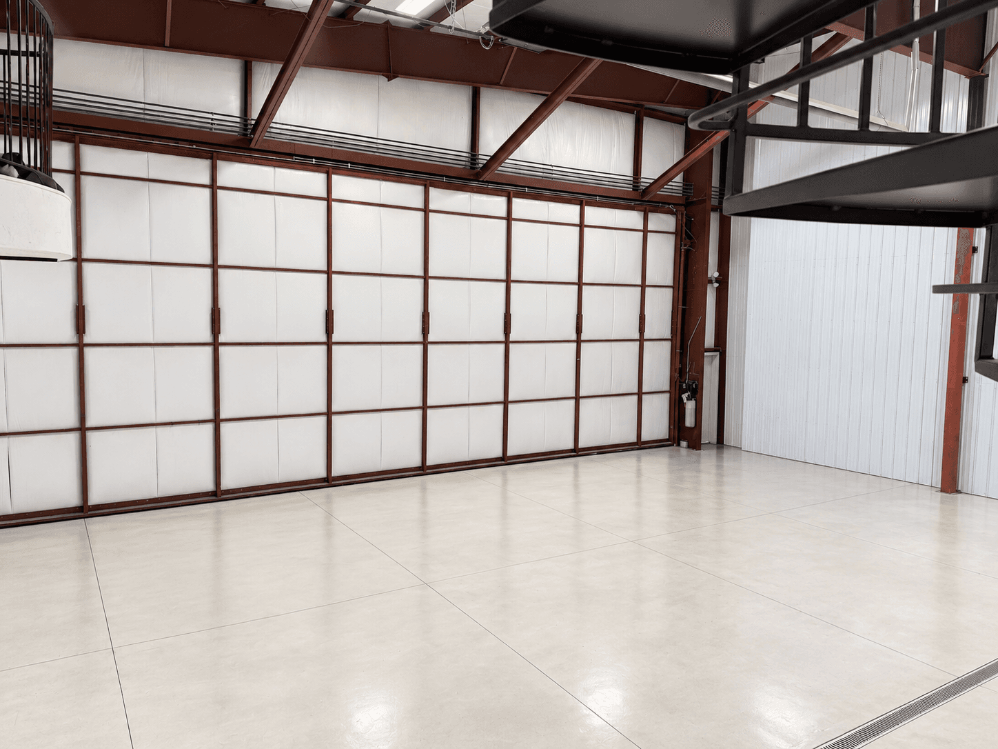 hangar popup image 7