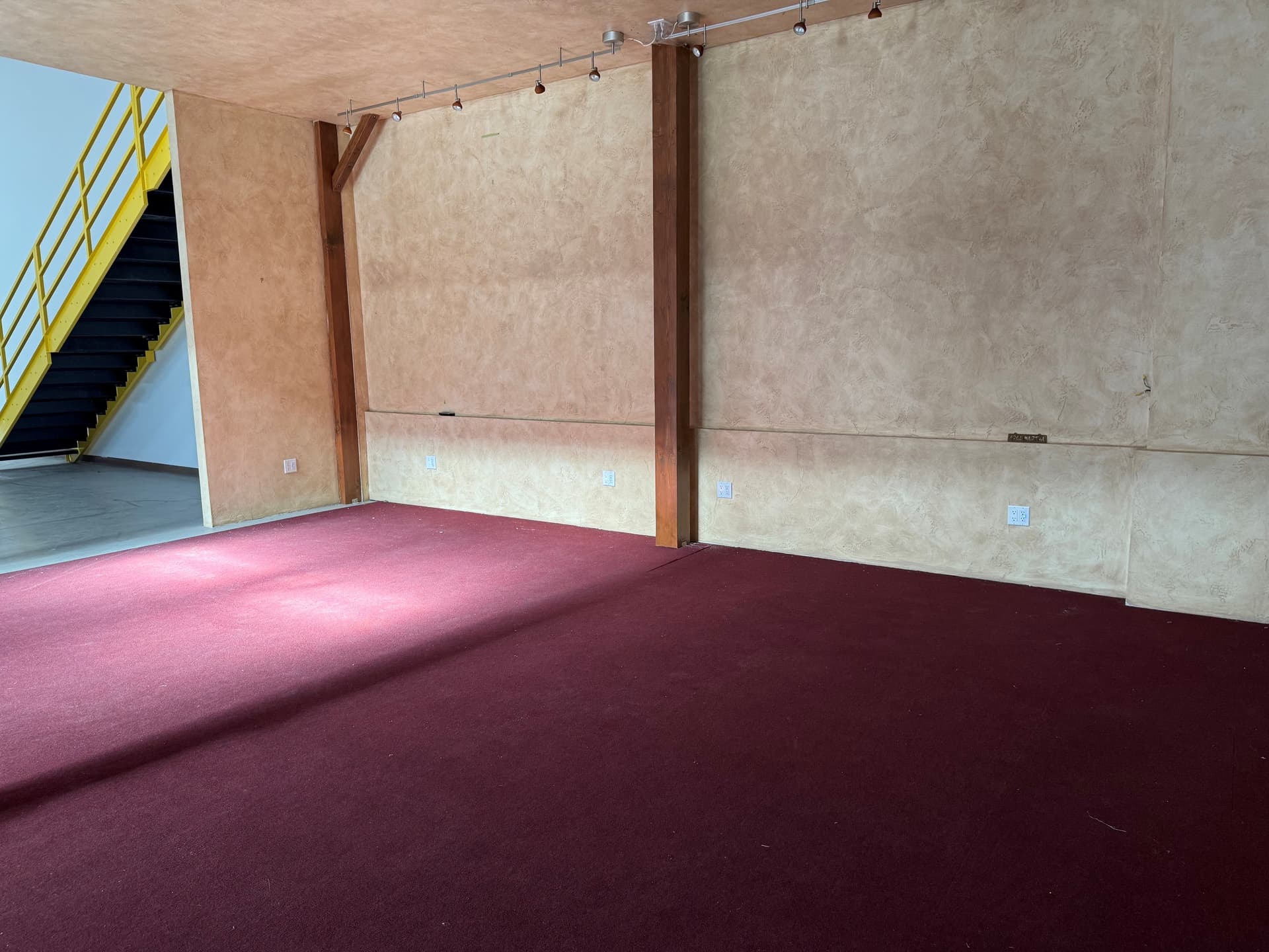 hangar popup image 9