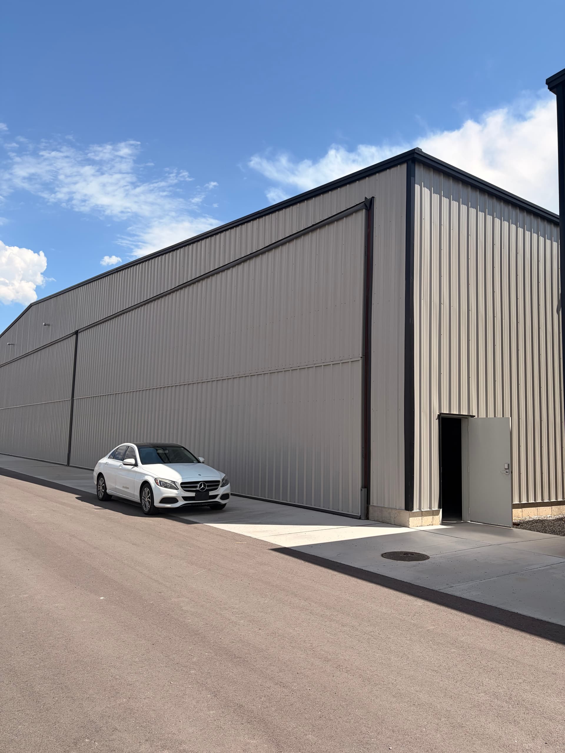 hangar popup image 4