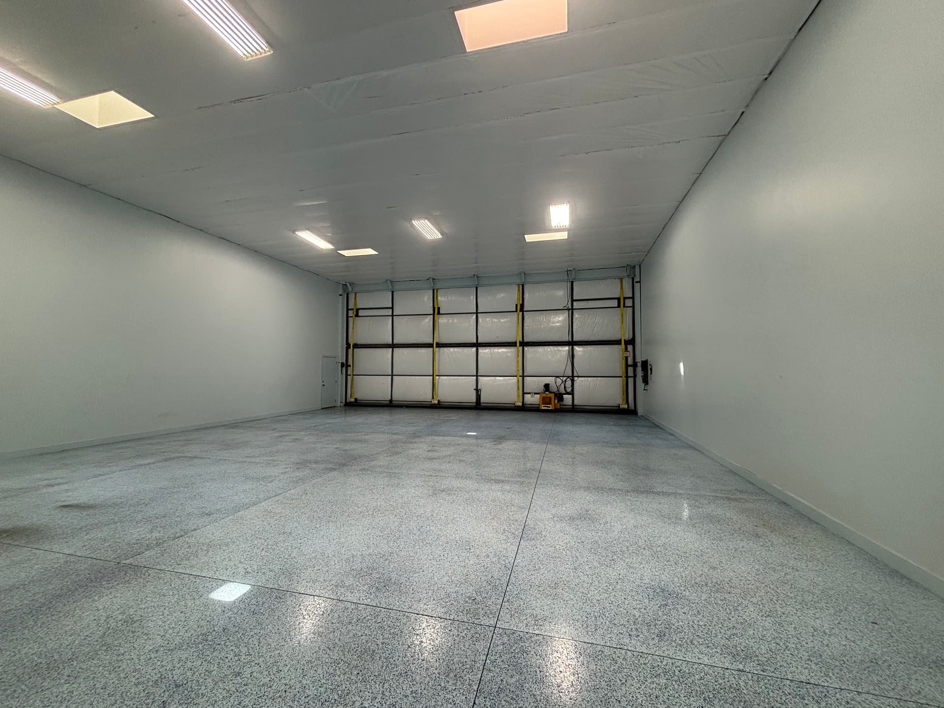 hangar popup image 3