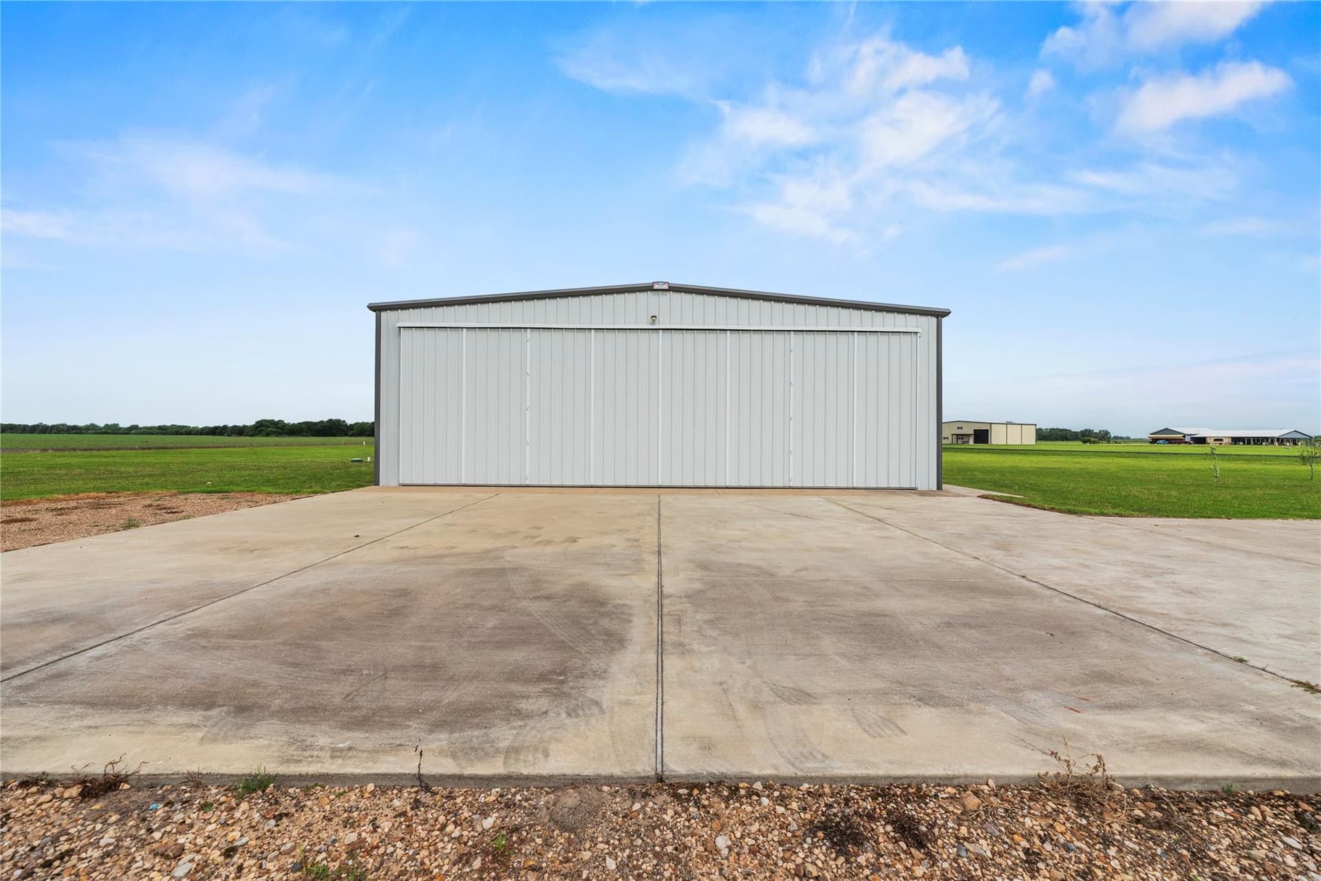 hangar popup image 2