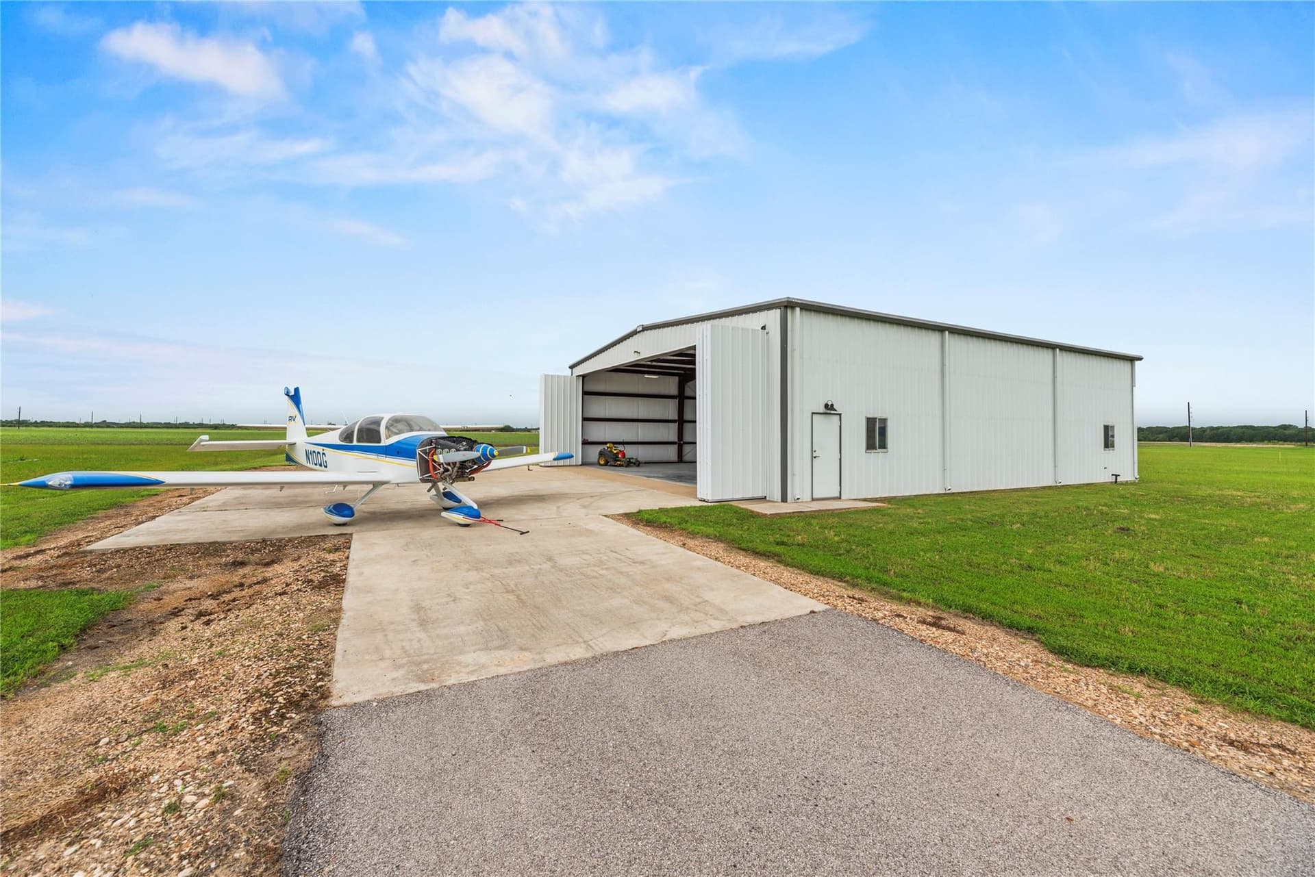 hangar popup image 3