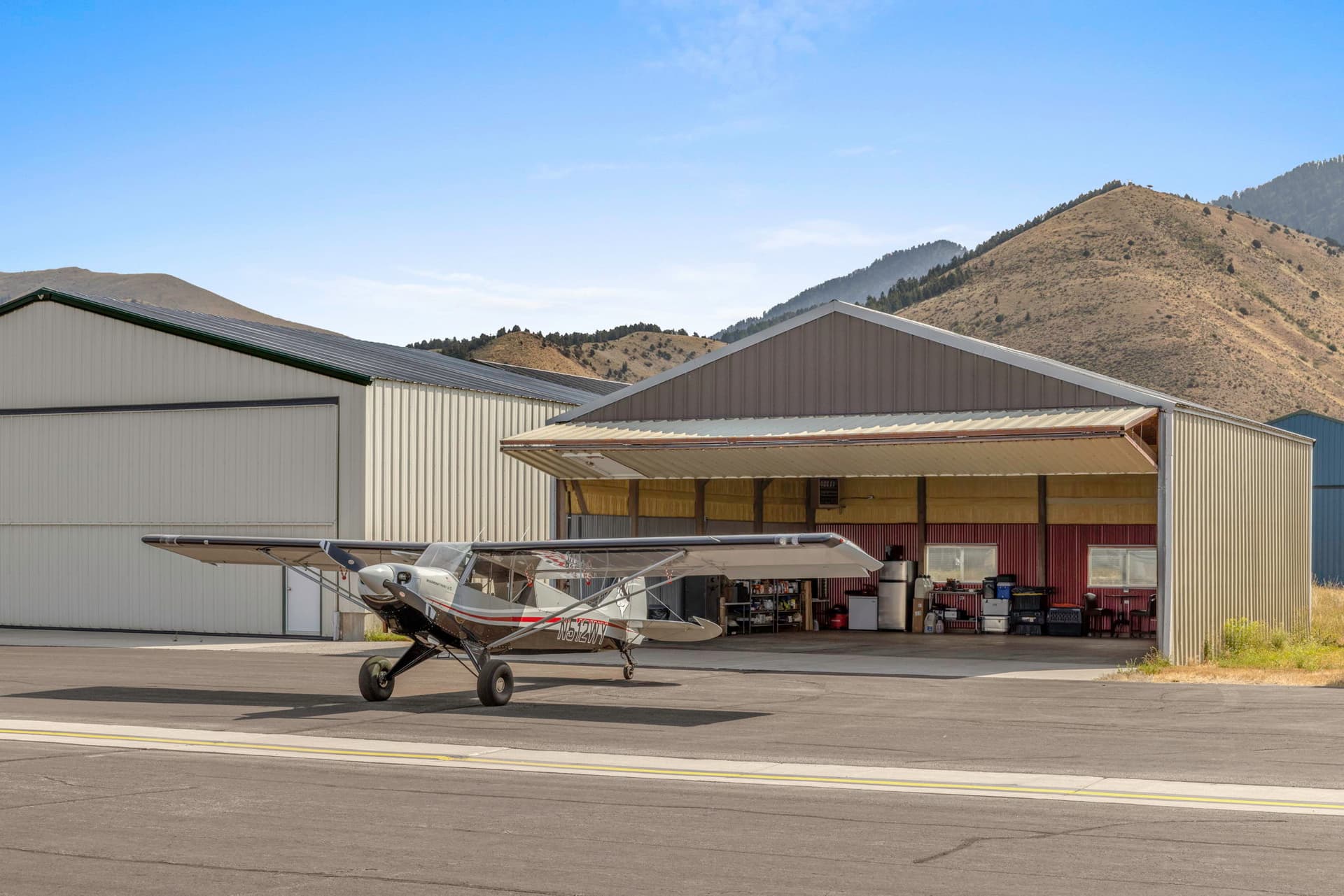 hangar popup image 4