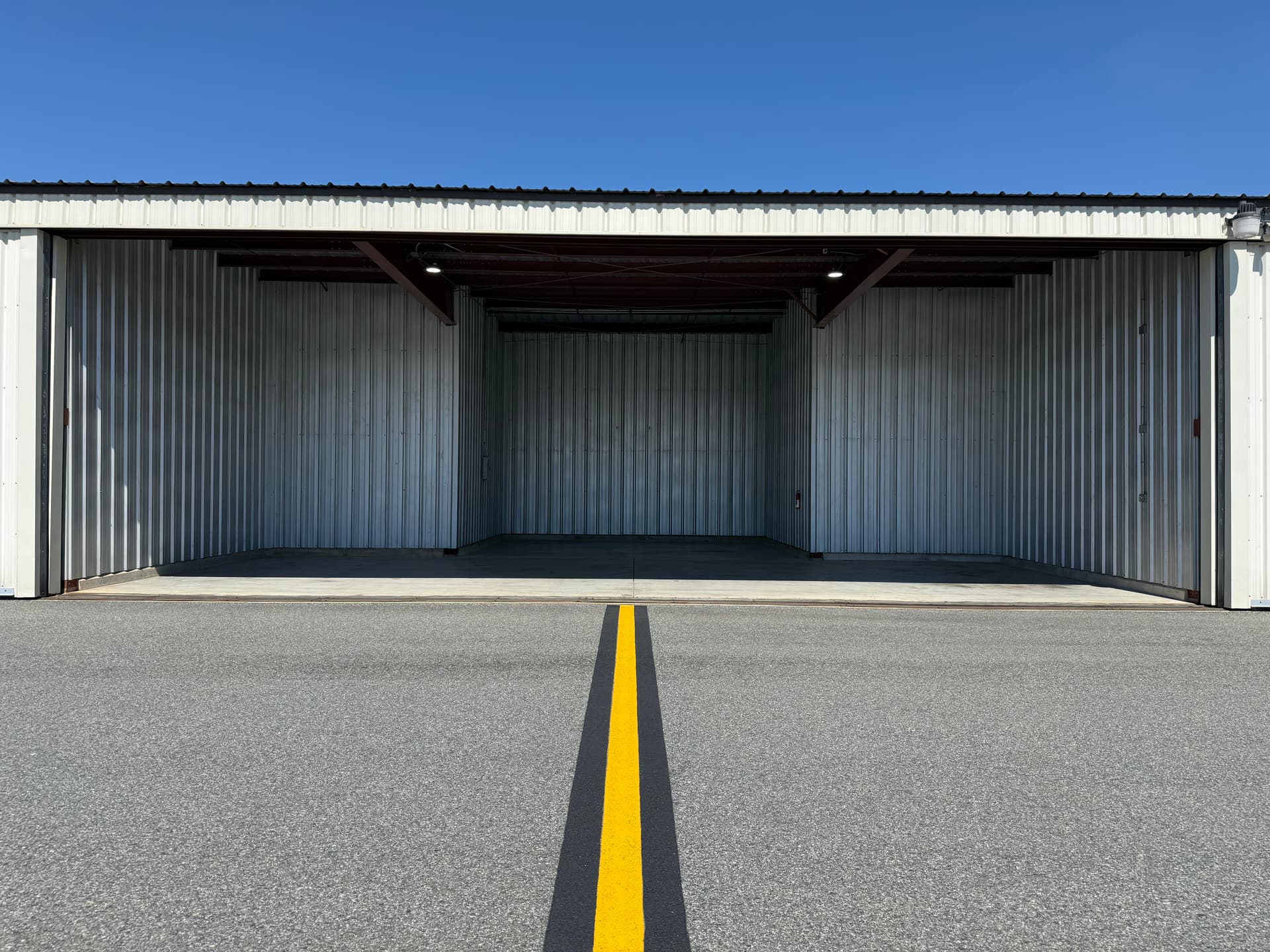 hangar popup image 2