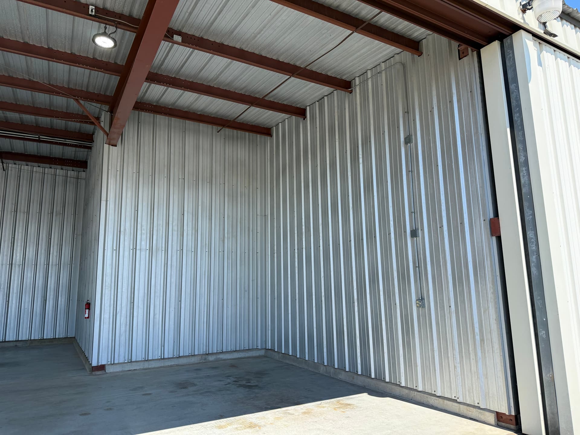 hangar popup image 3