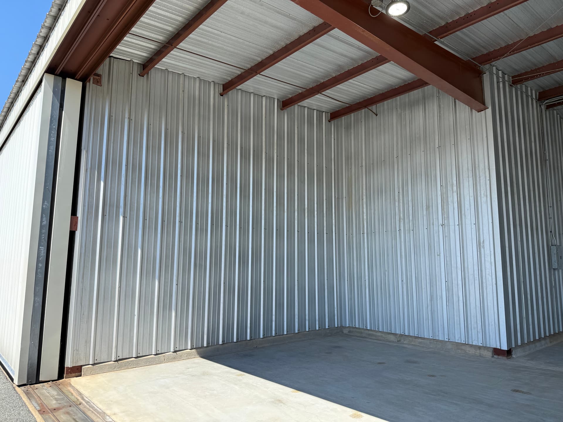 hangar popup image 4