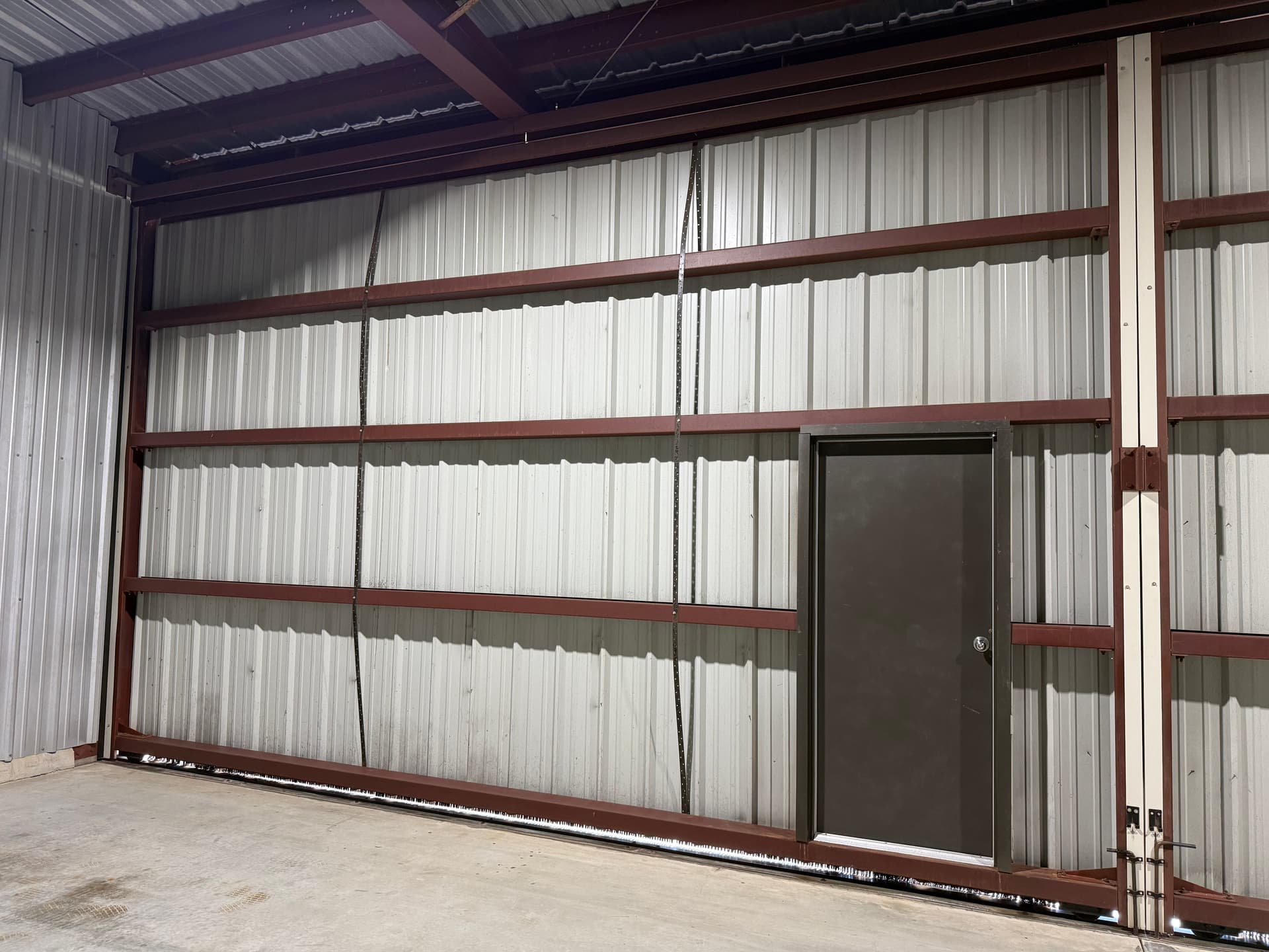 hangar popup image 9