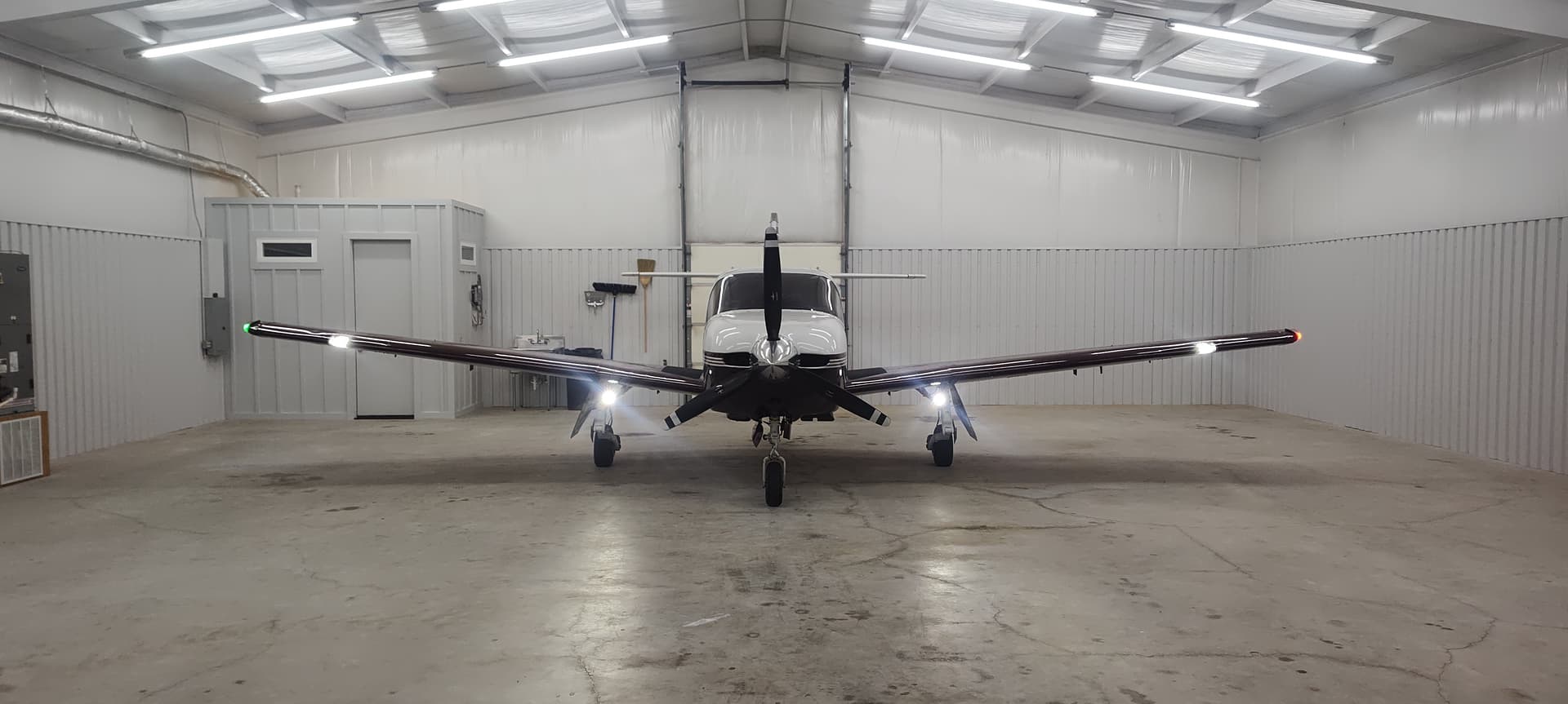 hangar popup image 1