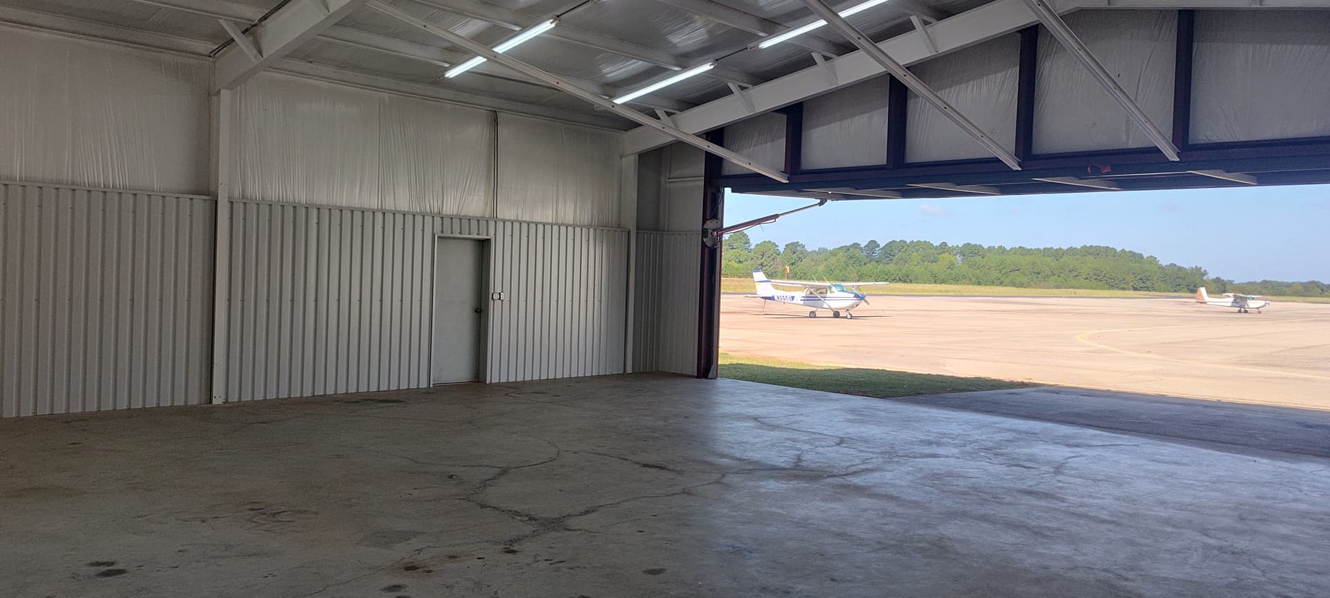 hangar popup image 5