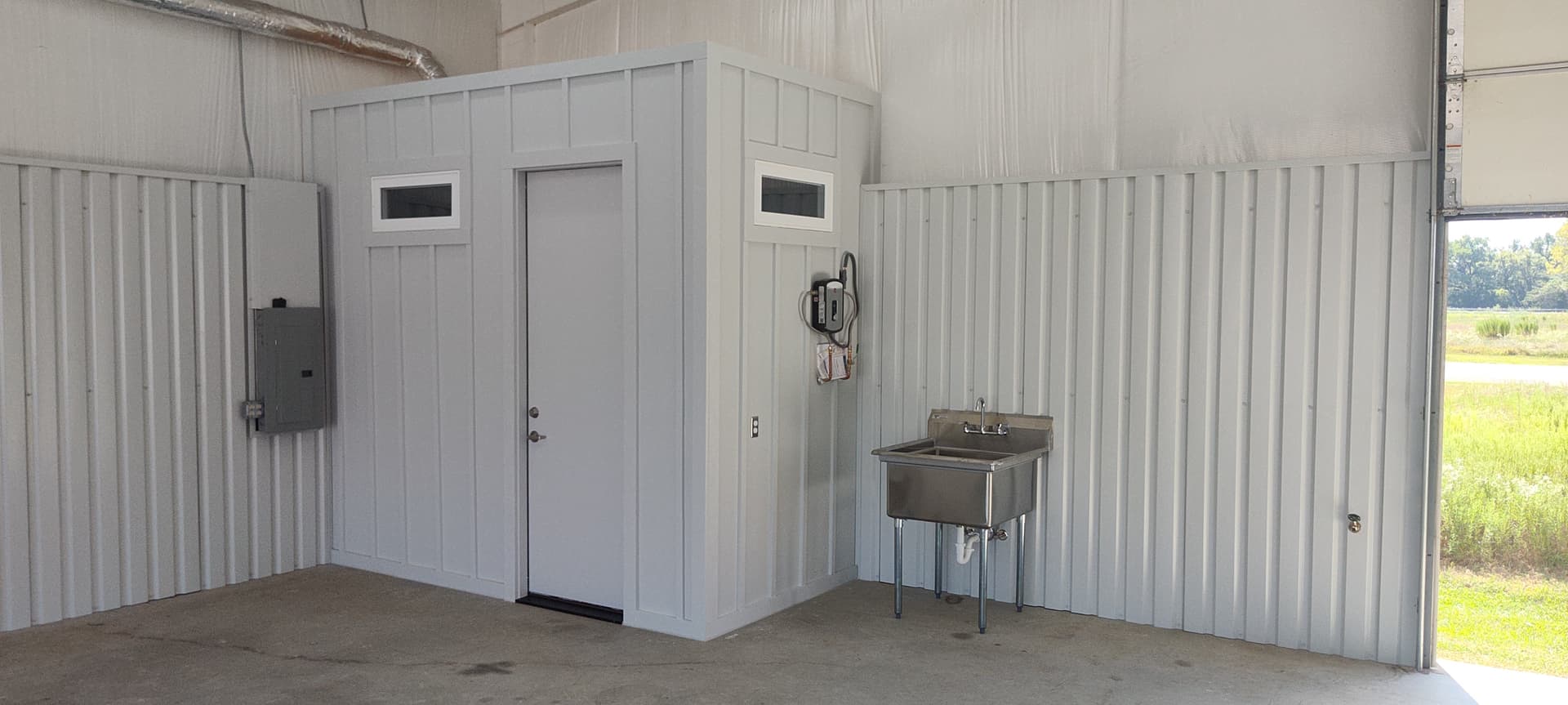 hangar popup image 6