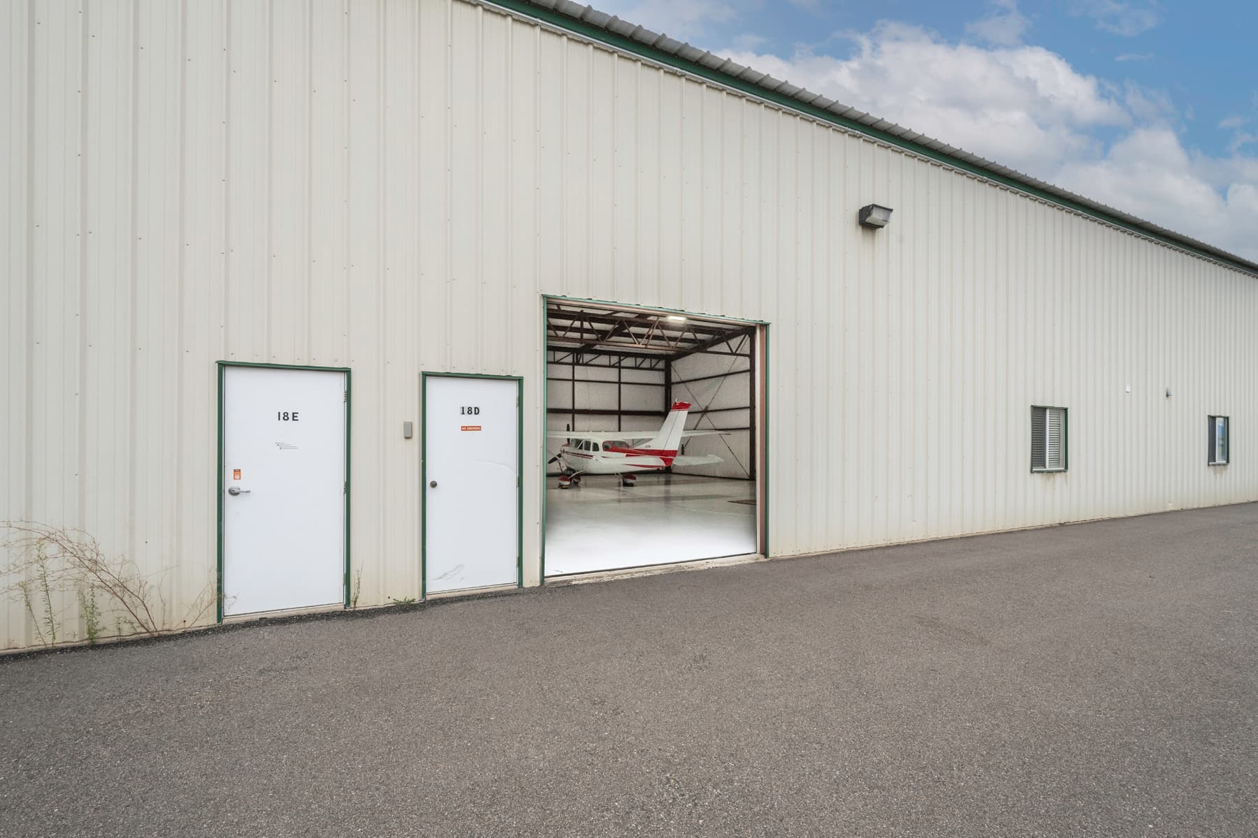 hangar popup image 2