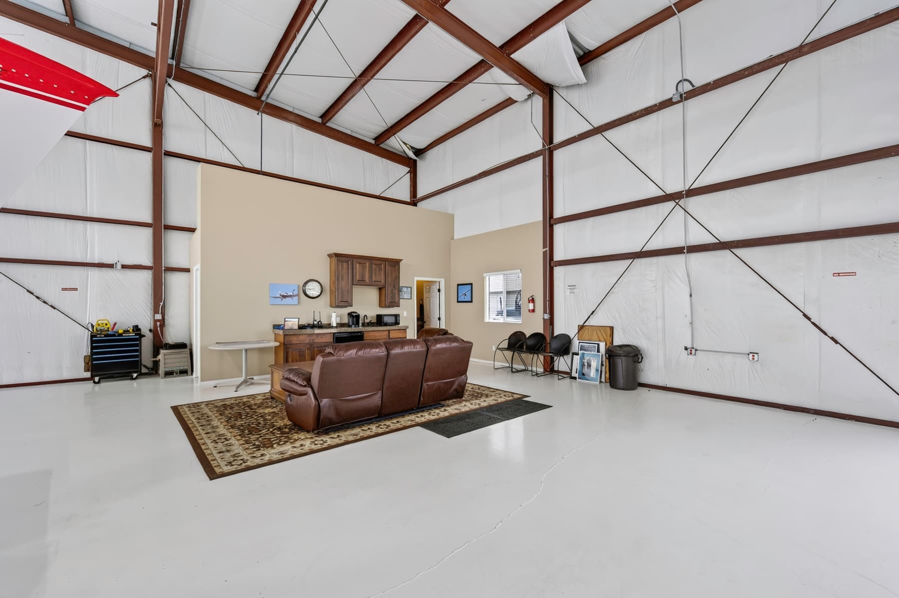 hangar popup image 5