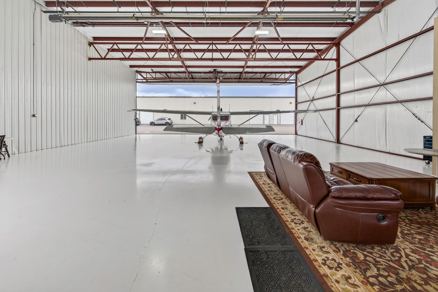 hangar popup image 9