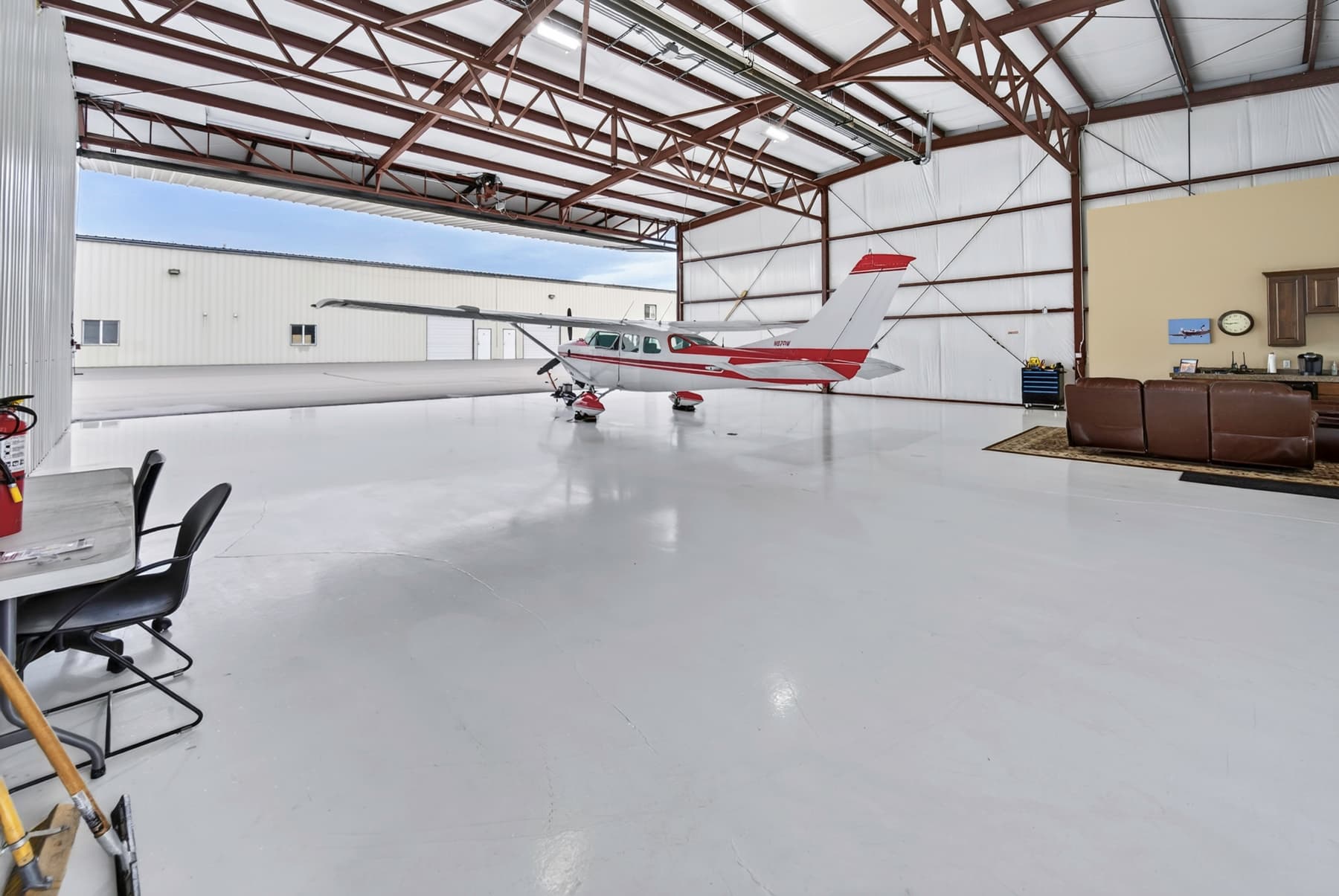 hangar popup image 10
