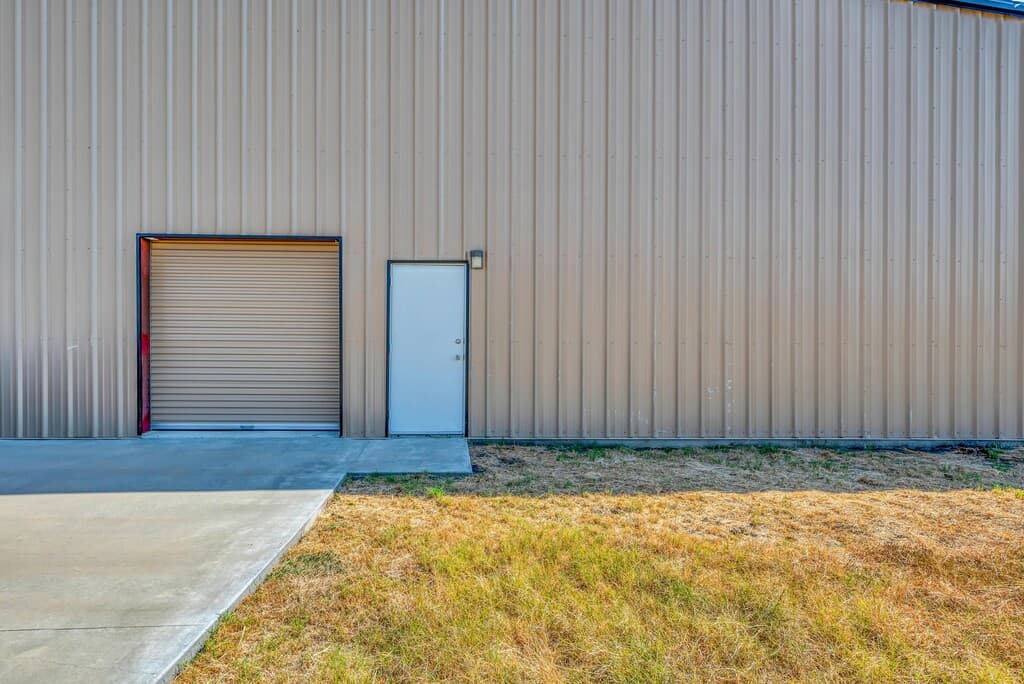 hangar popup image 4