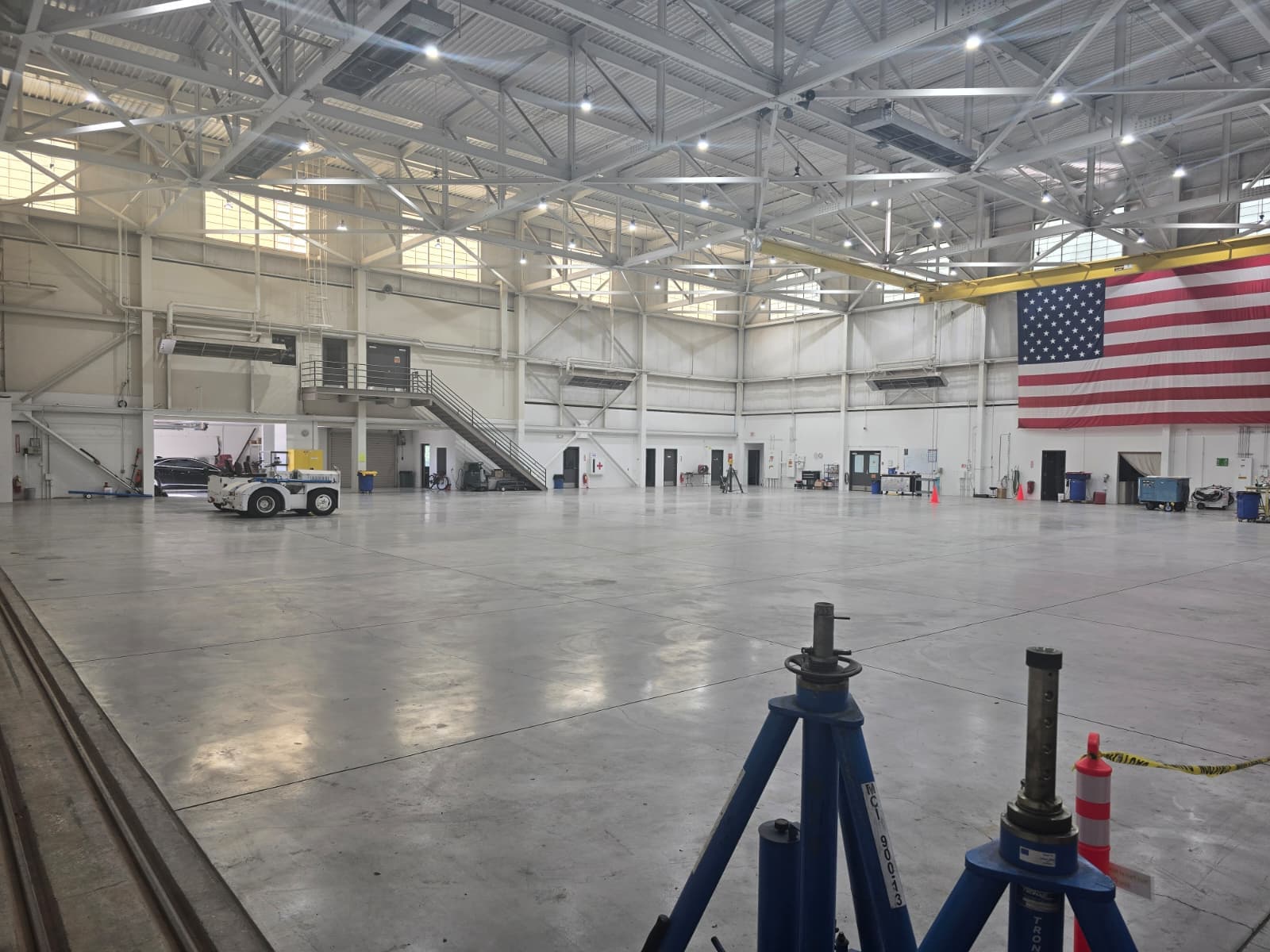 hangar popup image 3