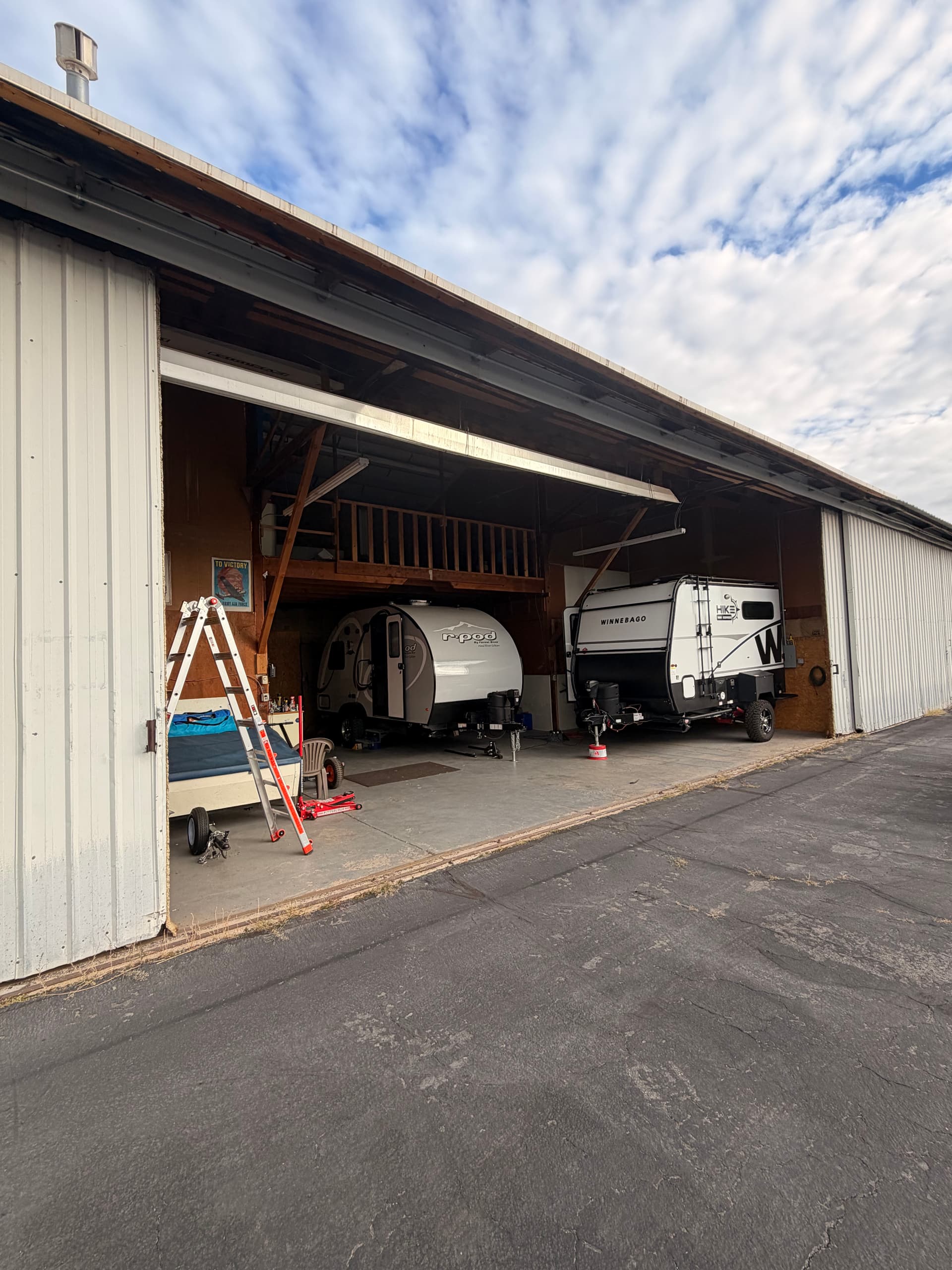 hangar popup image 1