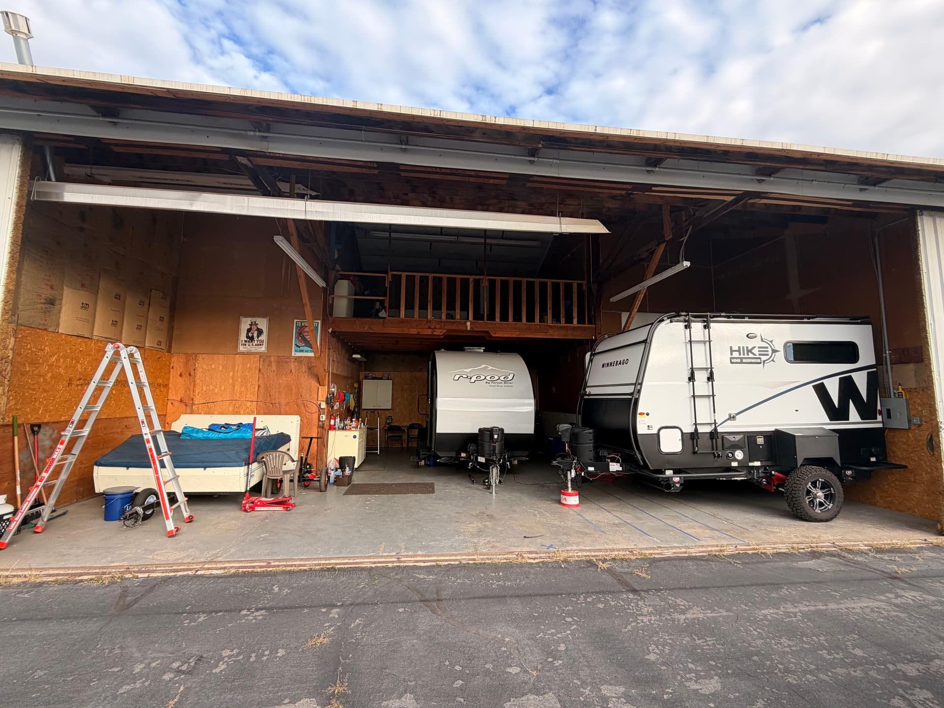 hangar popup image 2