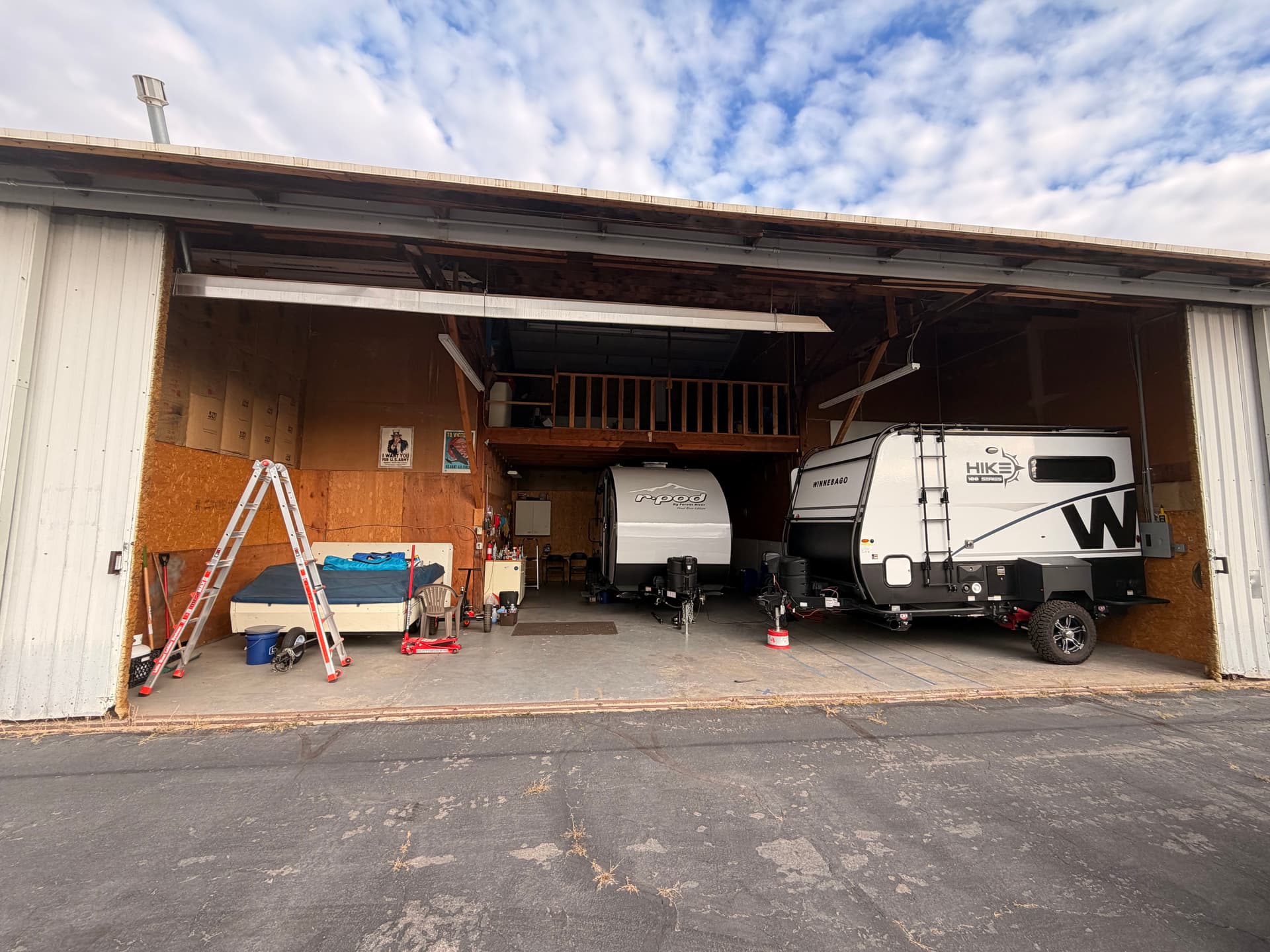 hangar popup image 4