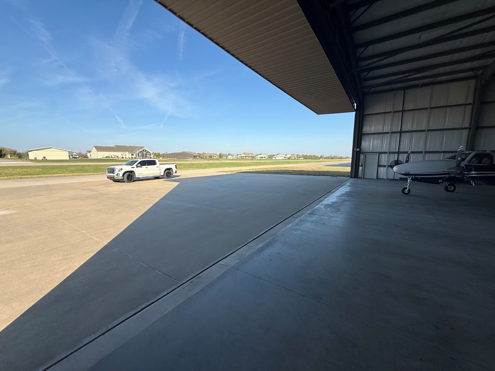 hangar popup image 3