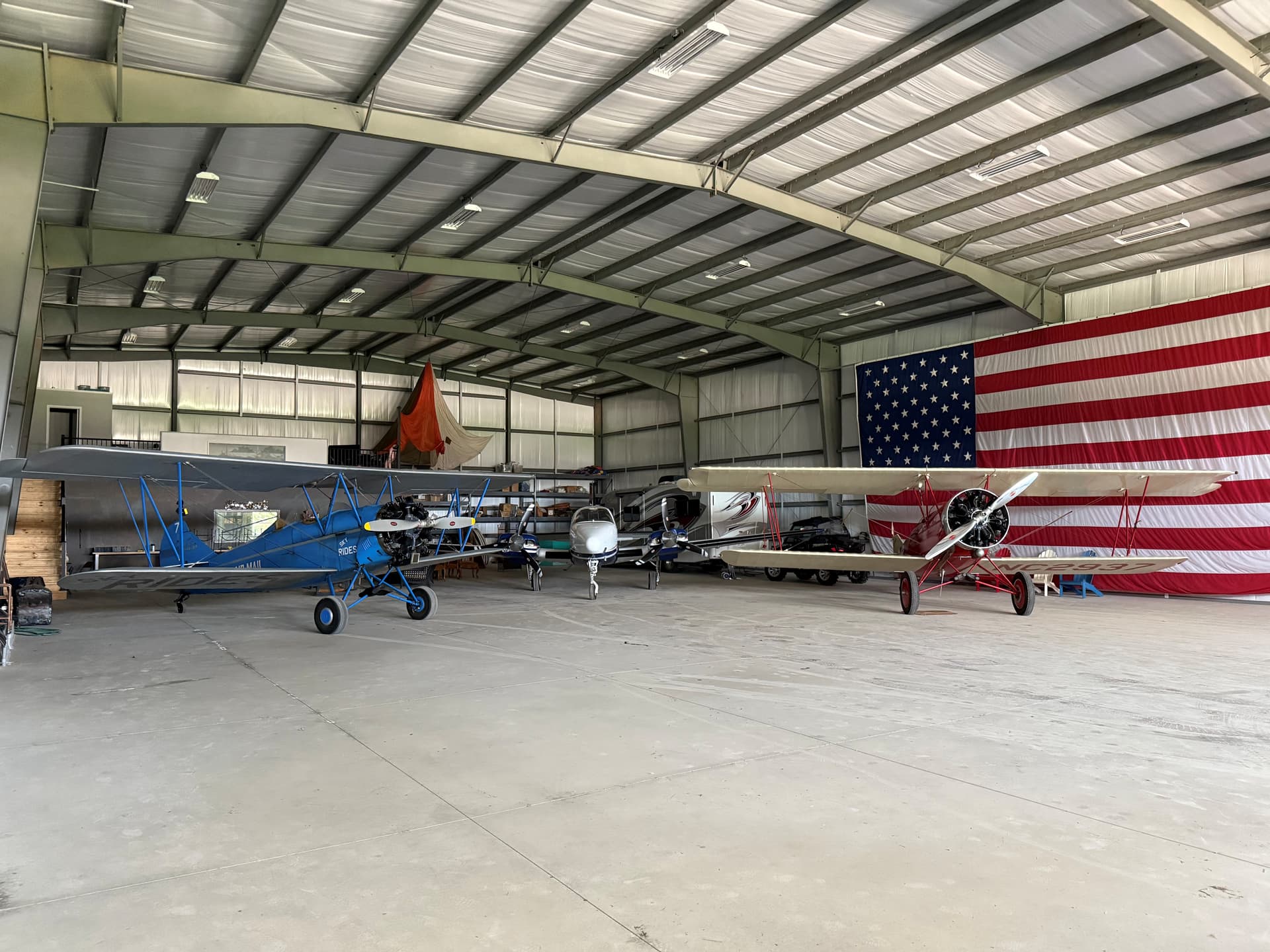 hangar popup image 7