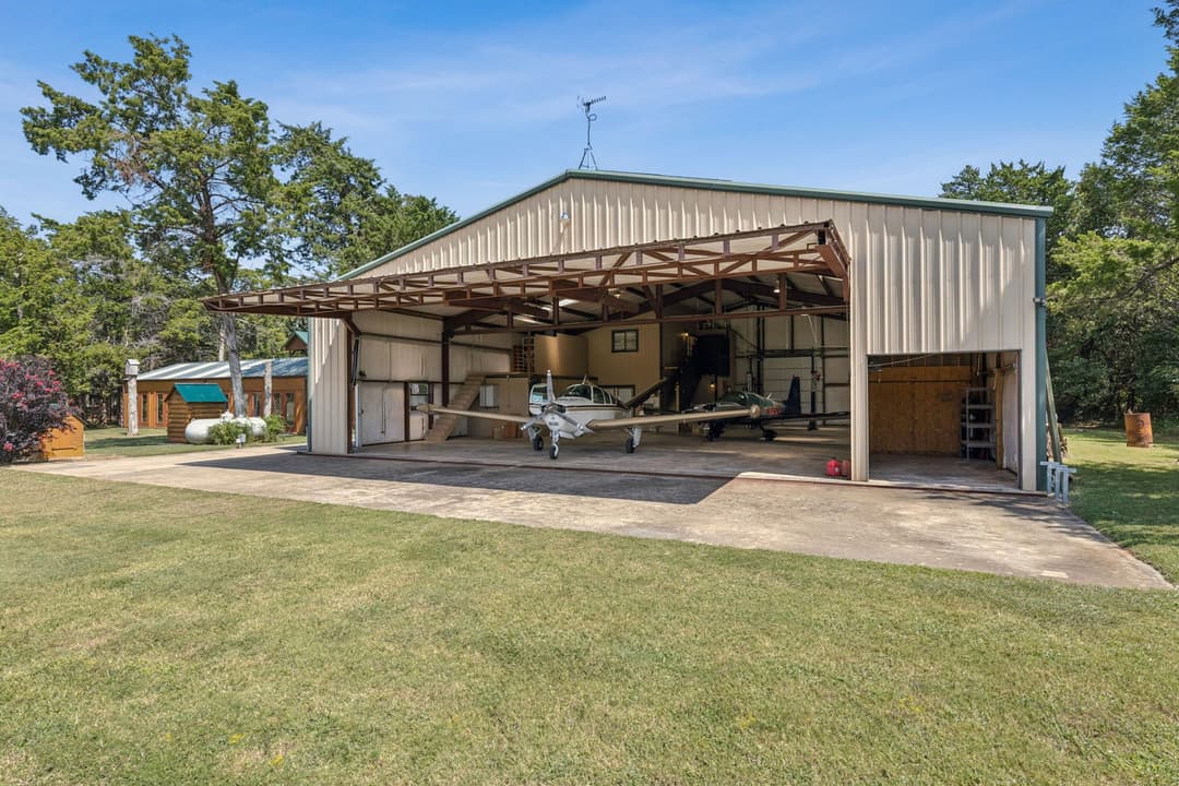 Hangar Image Hangar Image